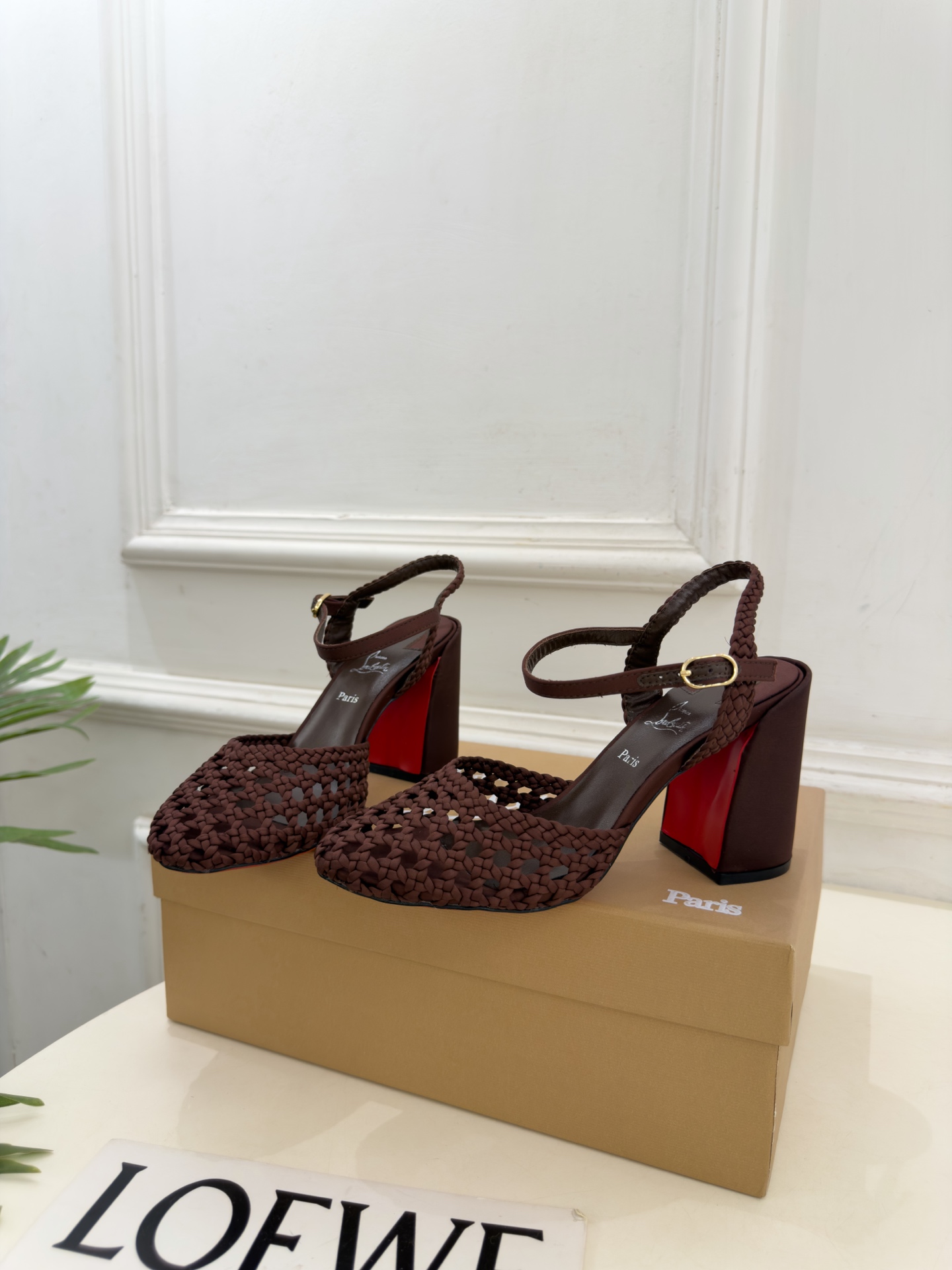 Christian Louboutin路铂廷CL 26ss新品编织镂空粗跟凉鞋 红底鞋系列，魅惑华丽的✨顶级硬货上新 💥