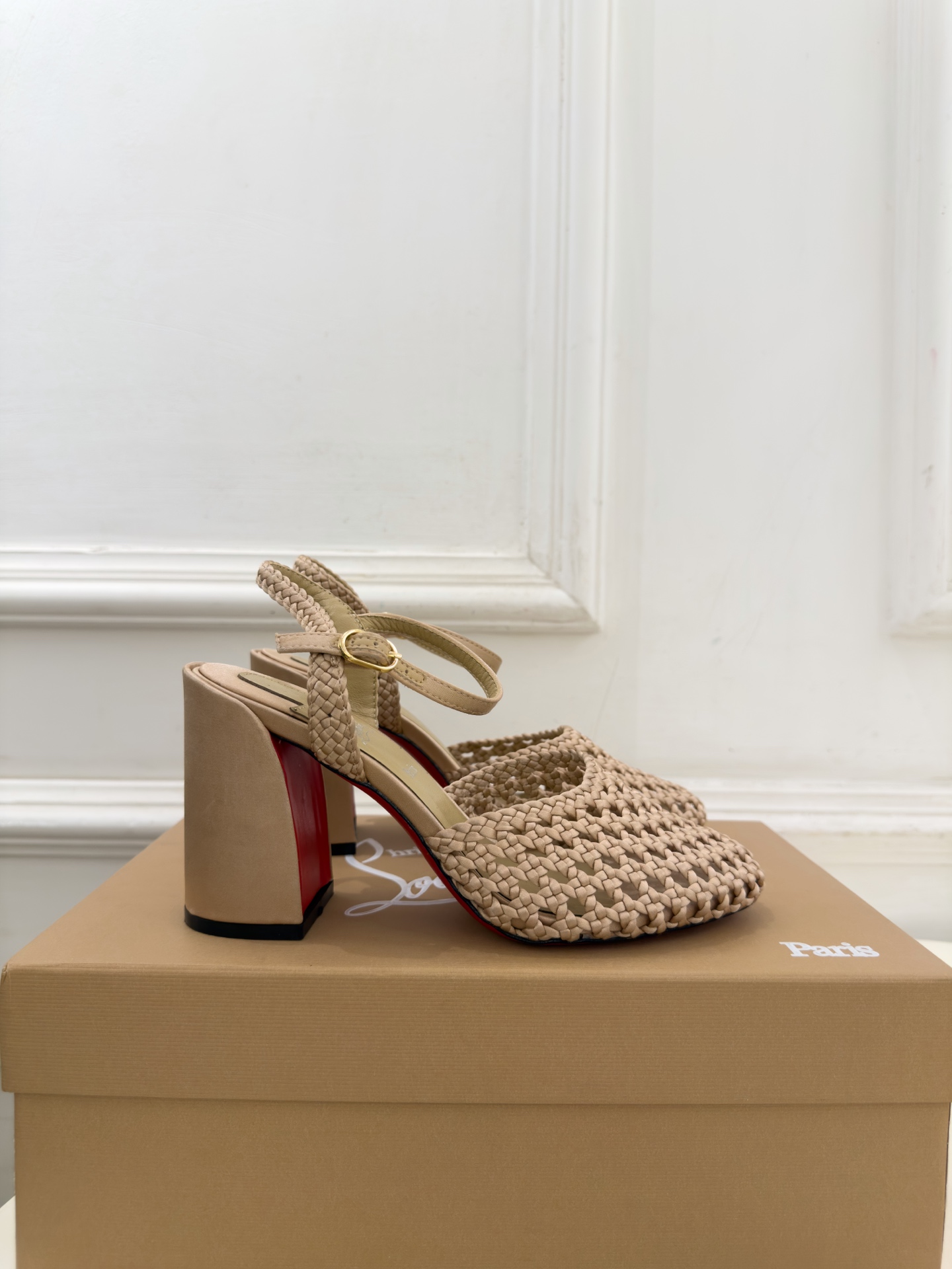 Christian Louboutin路铂廷CL 26ss新品编织镂空粗跟凉鞋 红底鞋系列，魅惑华丽的✨顶级硬货上新 💥