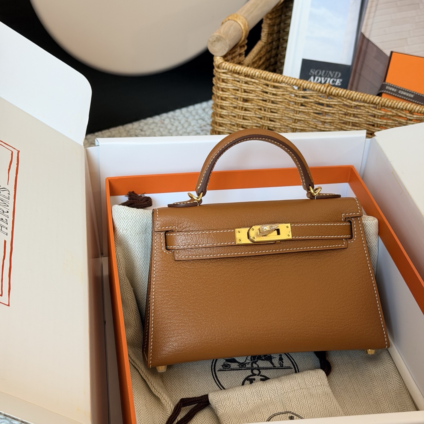 NO:851509,Mini Kelly goatskin golden brown gold buckle,Hermes,hermes,sheepskin,Hermes,19860909Mini Kelly 山羊皮 金棕色 金扣,爱马仕,hermes,sheepskin,Hermes,,Bag