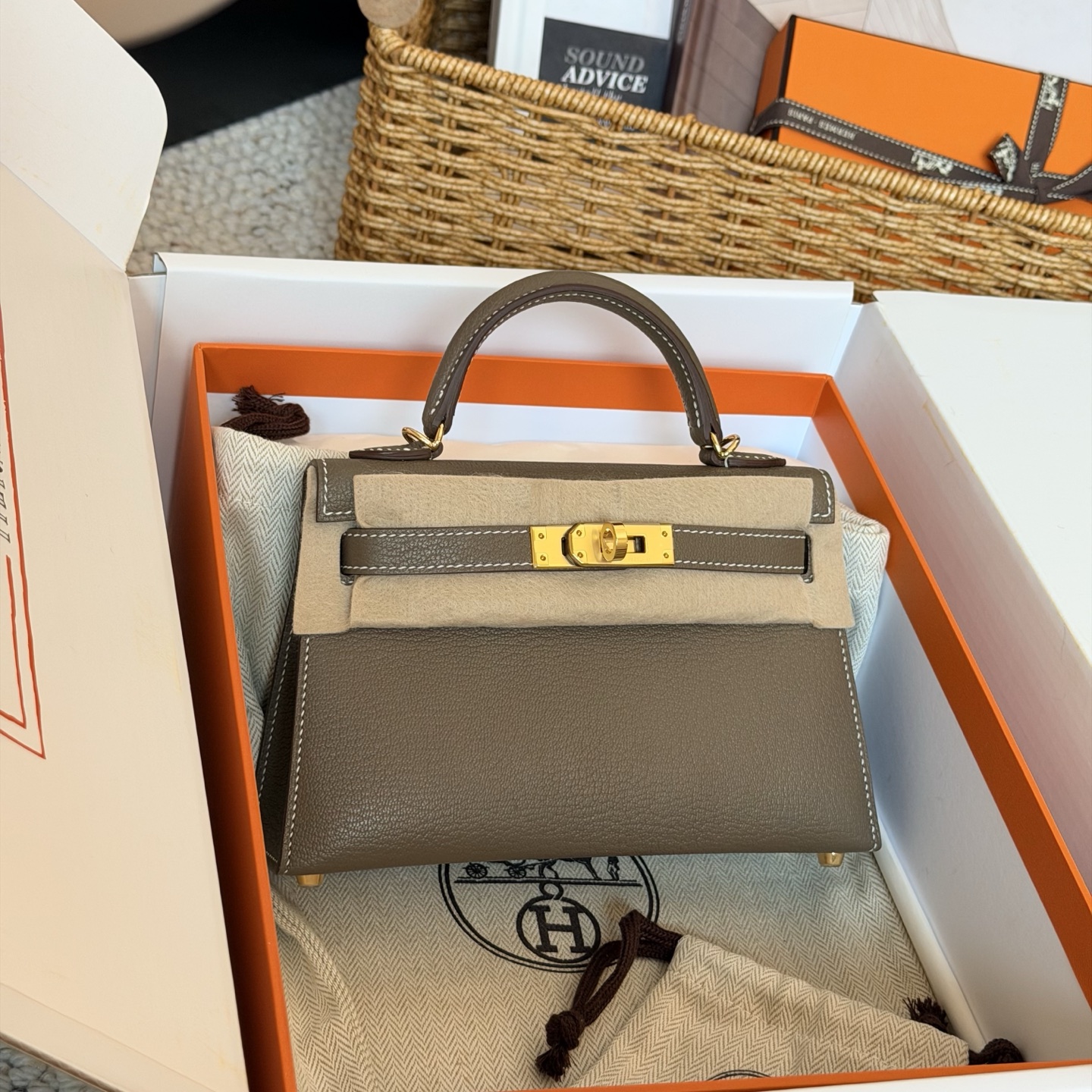 NO:851530,Mini Kelly goatskin elephant gray gold buckle,Hermes,hermes,sheepskin,Hermes,19860909Mini Kelly 山羊皮 大象灰 金扣,爱马仕,hermes,sheepskin,Hermes,,Bag