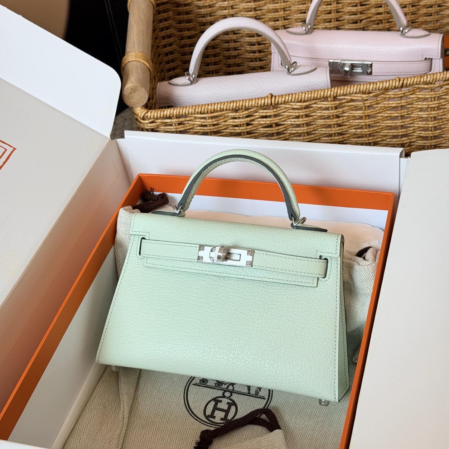 NO:851507,Mini Kelly goatskin bubble green silver buckle,Hermes,hermes,sheepskin,Hermes,19860909Mini Kelly 山羊皮 气泡绿 银扣,爱马仕,hermes,sheepskin,Hermes,,Bag