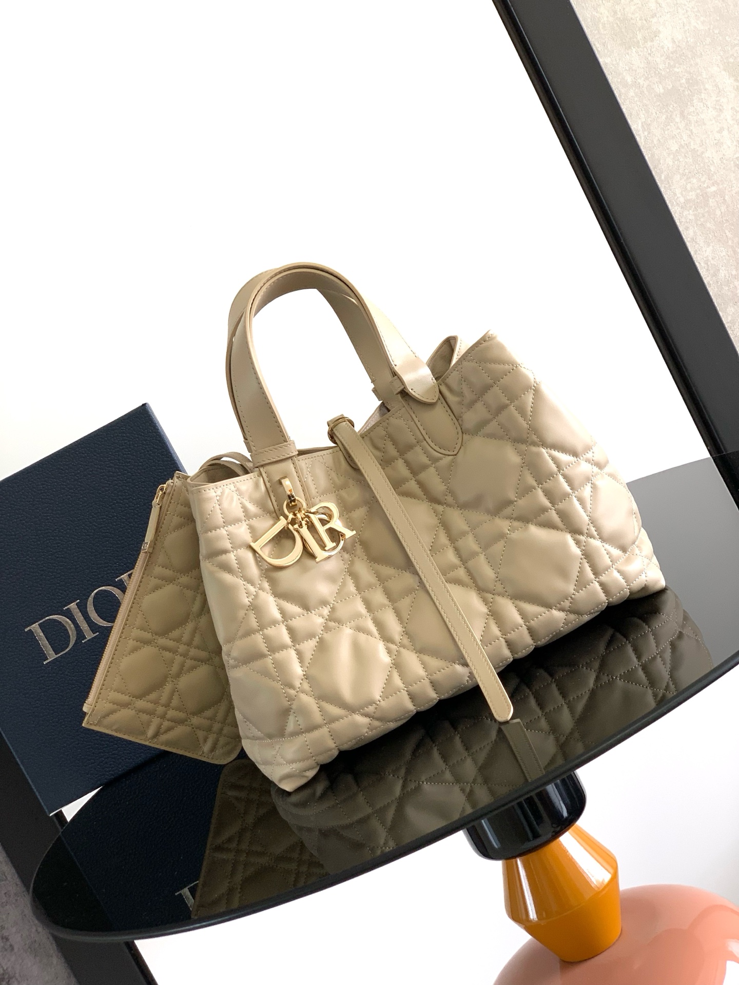 (La versión más alta del mercado) Este bolso Dior Toujours hizo un maravilloso debut en la serie de prêt-à-porter de pr…
