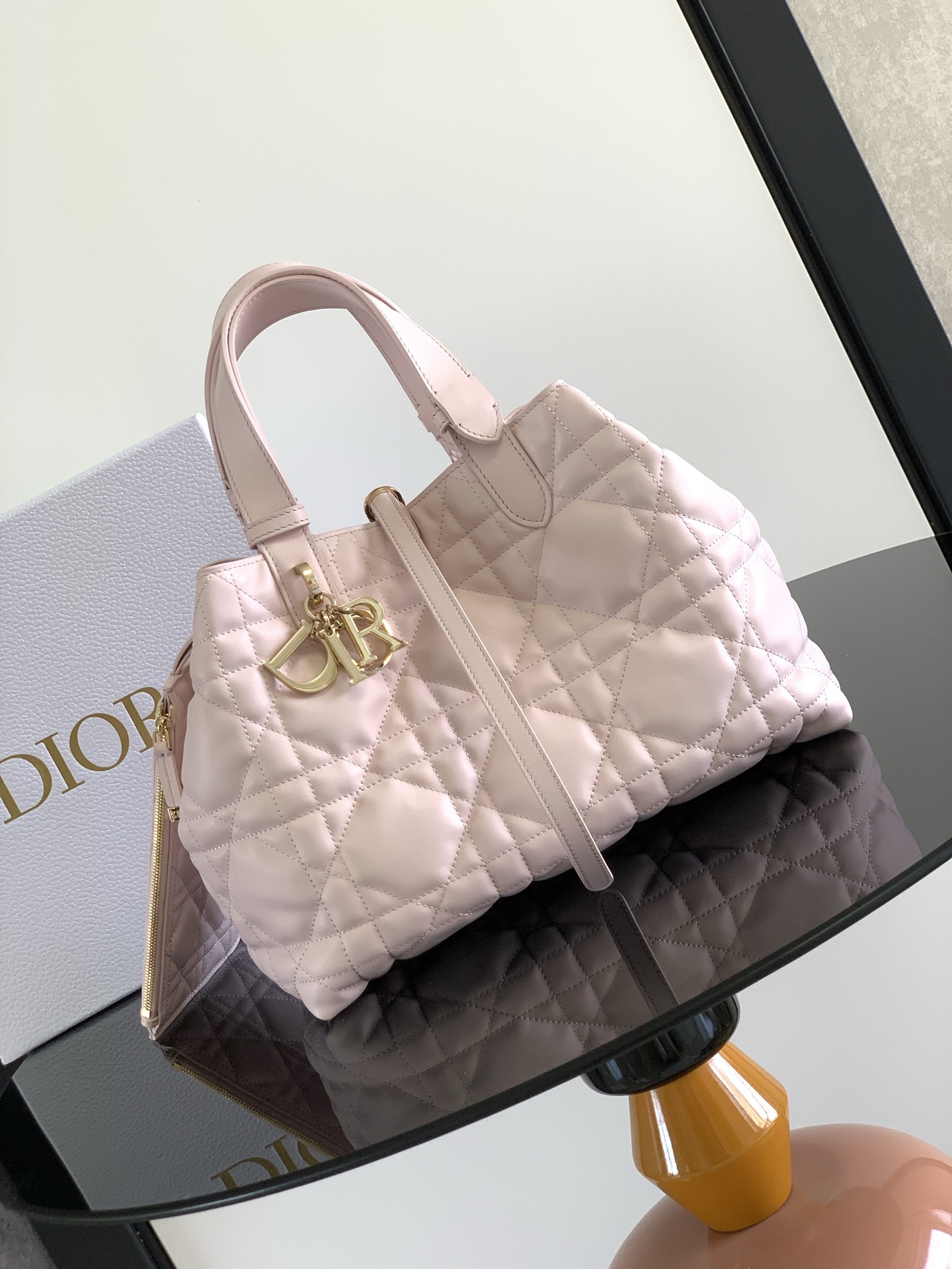 (La versión más alta del mercado) Este bolso Dior Toujours hizo un maravilloso debut en la serie de prêt-à-porter de pr…