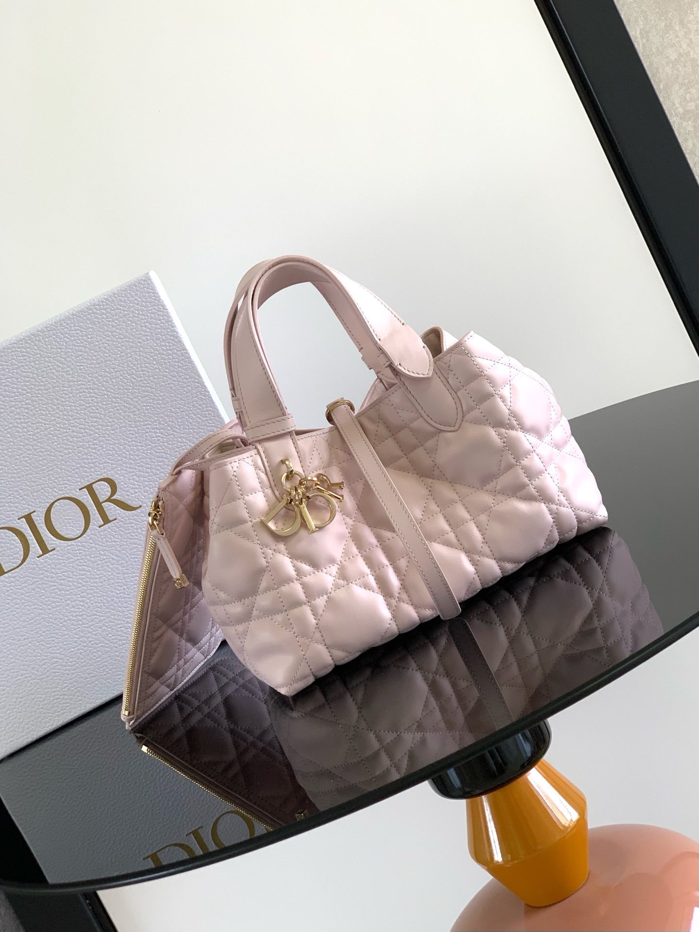 (La versión más alta del mercado) Este bolso Dior Toujours hizo un maravilloso debut en la serie de primavera y verano …