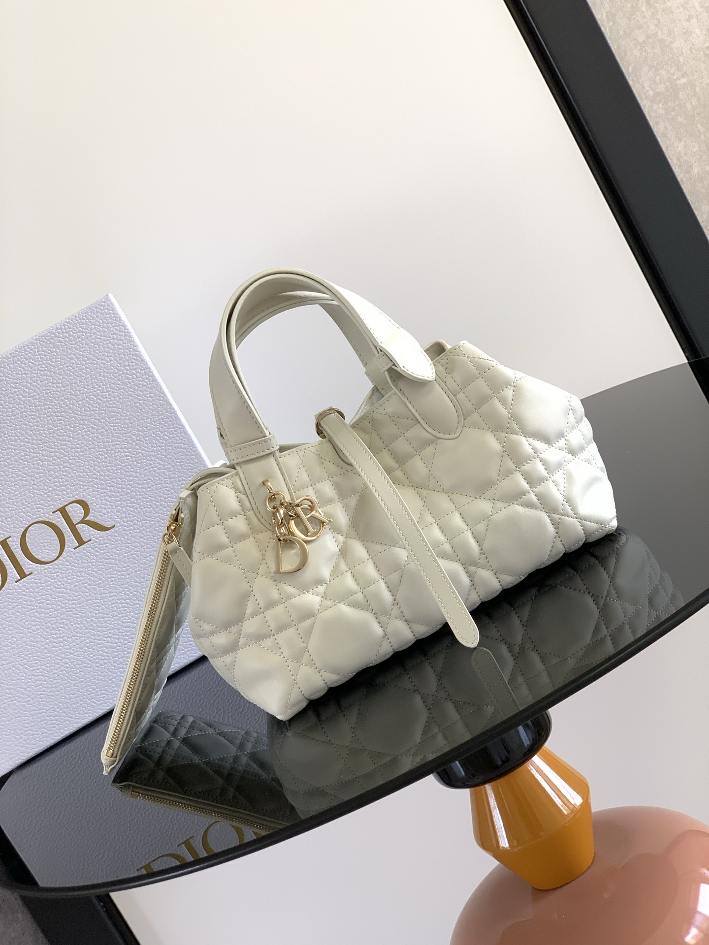 (La versión más alta del mercado) Este bolso Dior Toujours hizo un maravilloso debut en la serie de primavera y verano …
