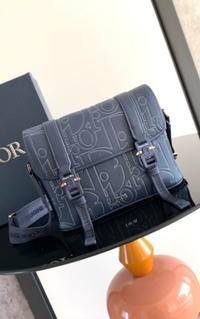 VideoVideo en toma real Bolso bandolera Dior Hit The Road con solapa