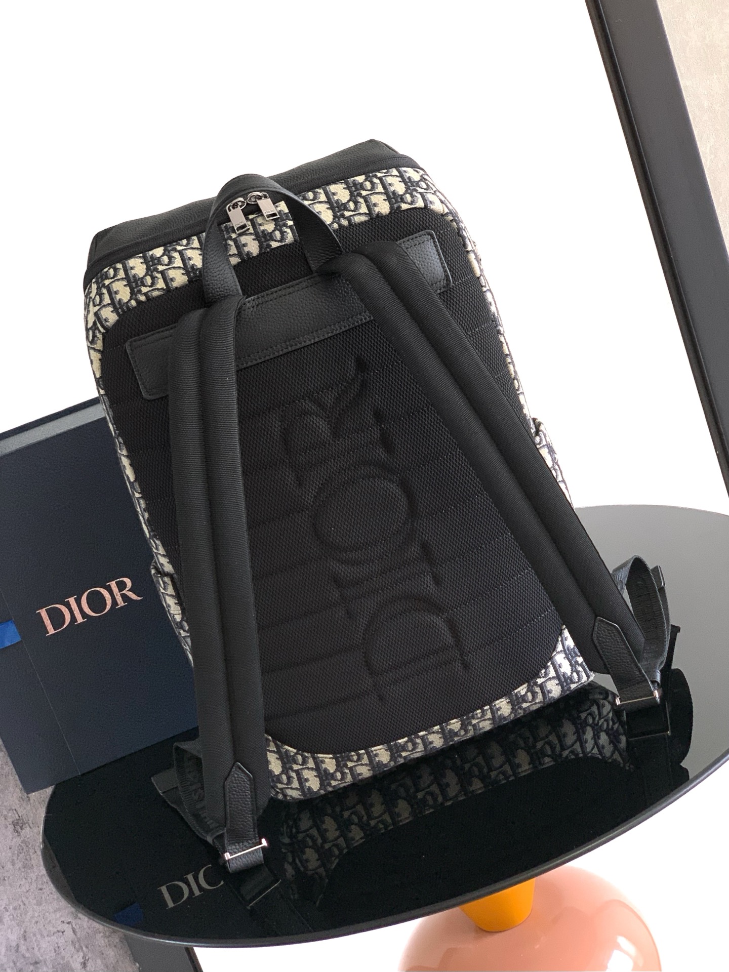 Dior 开模 市场 这款 Rider Soft 拉链双肩是二零二五秋季系列新品 兼具 设计与实用功能