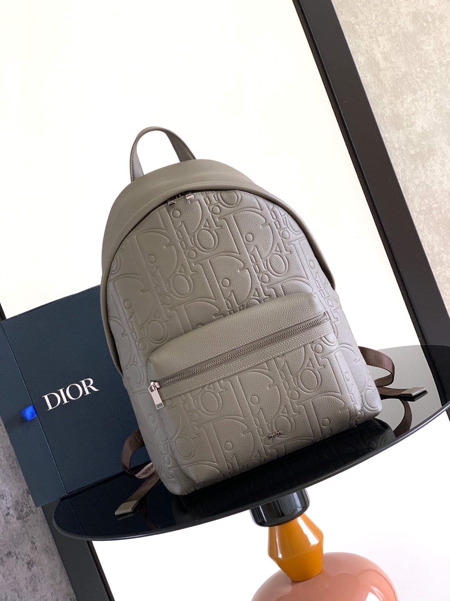 Dior 这款 Rider 2 0 双肩背包是二零二四秋季男装系列新品 为 Dior 的 单品推出全新版本