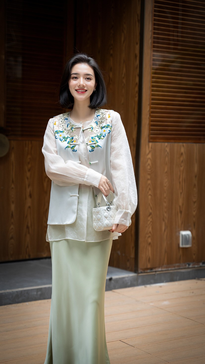 2025 Spring Women’s Suit Collection: High-End Quality with Silver-Coated Acupuncture Details - 图片 2