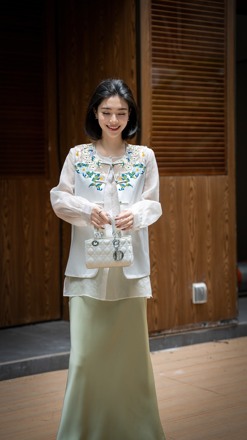 2025 Spring Women’s Suit Collection: High-End Quality with Silver-Coated Acupuncture Details - 图片 6