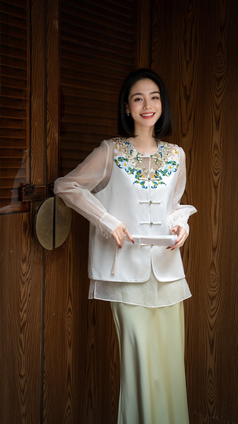 2025 Spring Women’s Suit Collection: High-End Quality with Silver-Coated Acupuncture Details