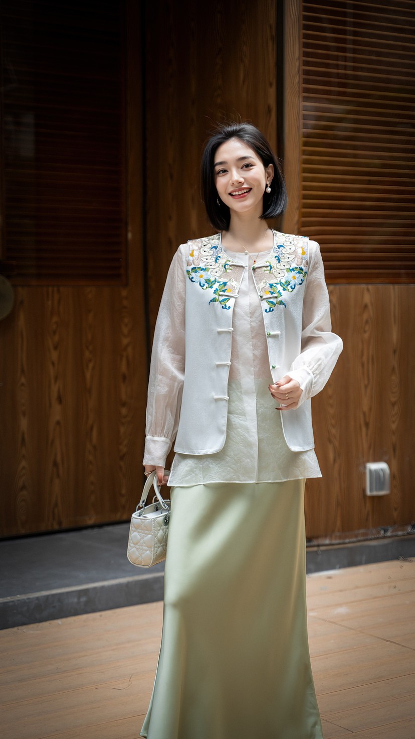 2025 Spring Women’s Suit Collection: High-End Quality with Silver-Coated Acupuncture Details - 图片 7