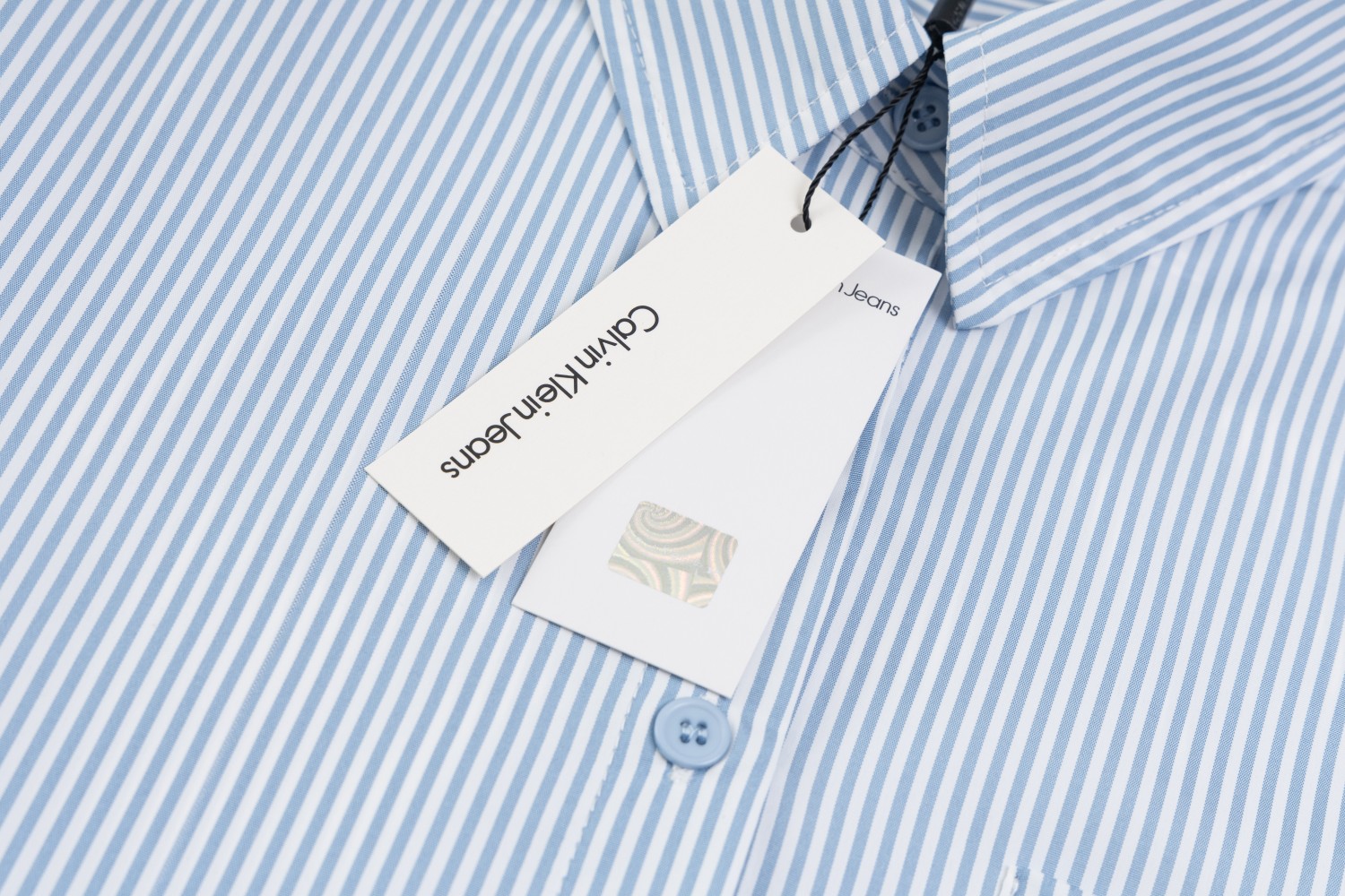 Calvin Klein Jeans CK Logo Embroidered Relaxed Shirt – Top Summer Version - 图片 6