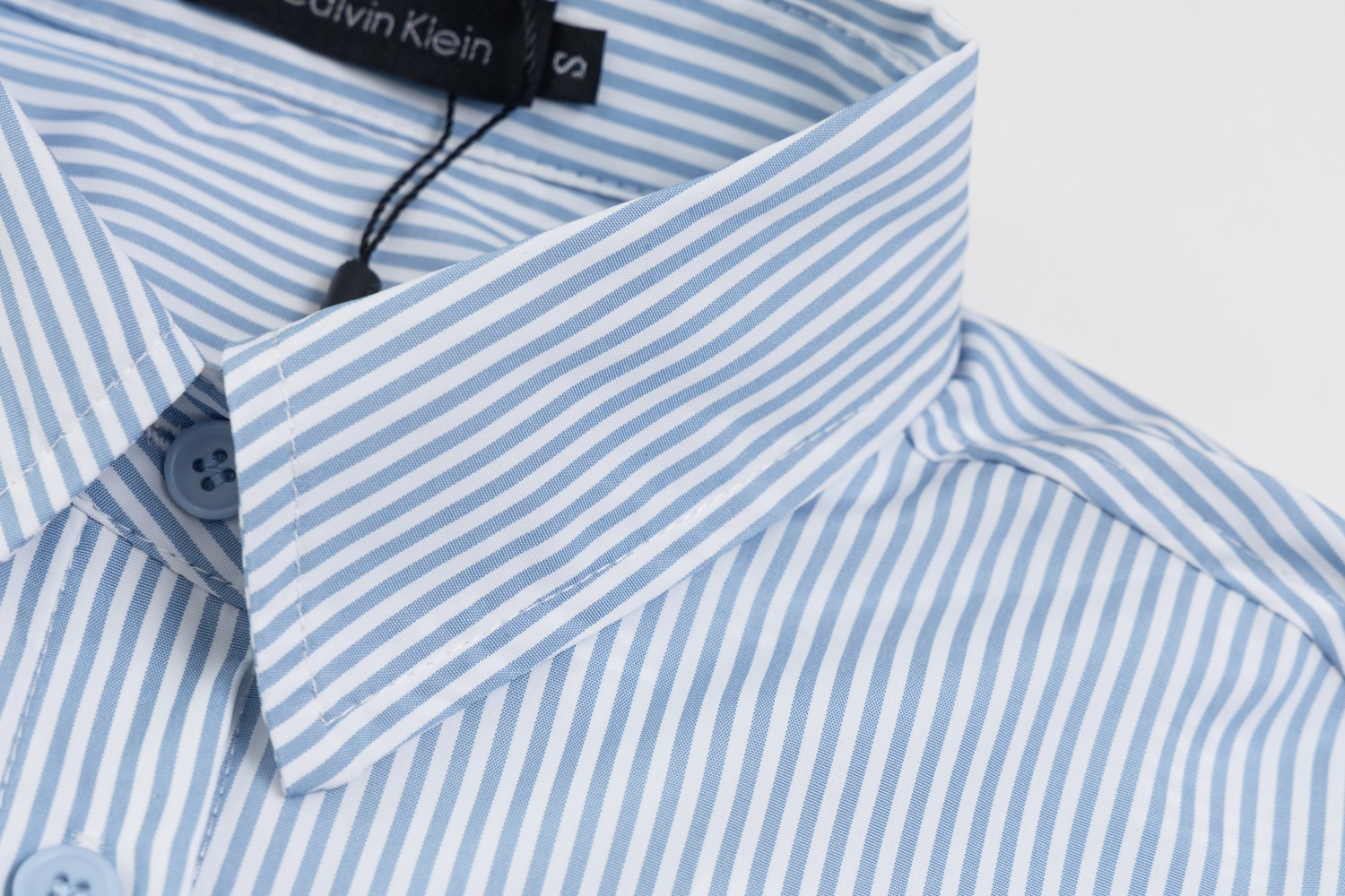 Calvin Klein Jeans CK Logo Embroidered Relaxed Shirt – Top Summer Version - 图片 5