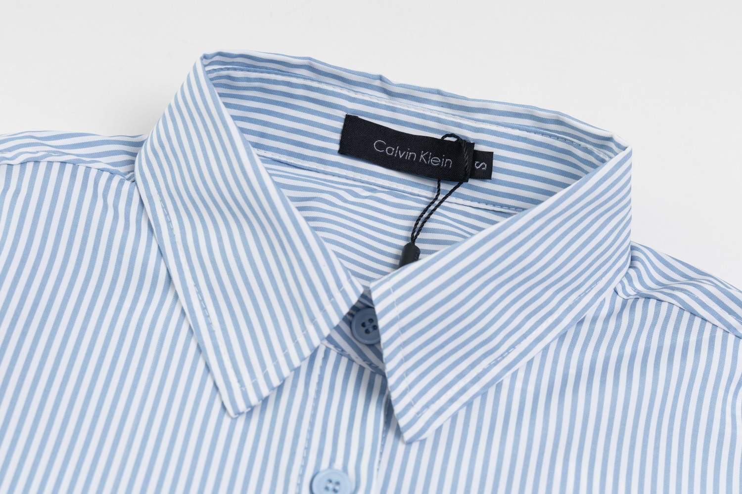 Calvin Klein Jeans CK Logo Embroidered Relaxed Shirt – Top Summer Version - 图片 2
