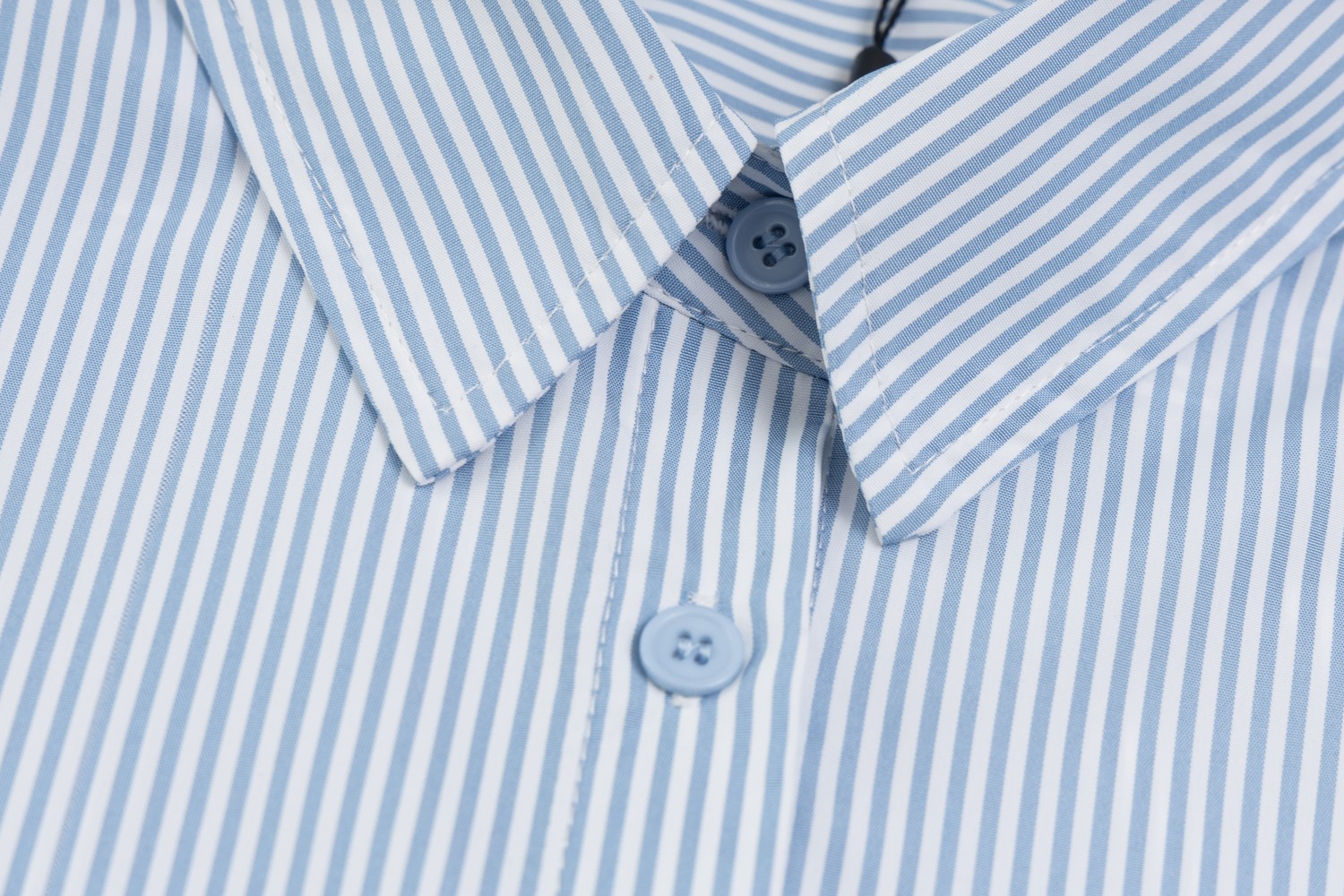 Calvin Klein Jeans CK Logo Embroidered Relaxed Shirt – Top Summer Version - 图片 9