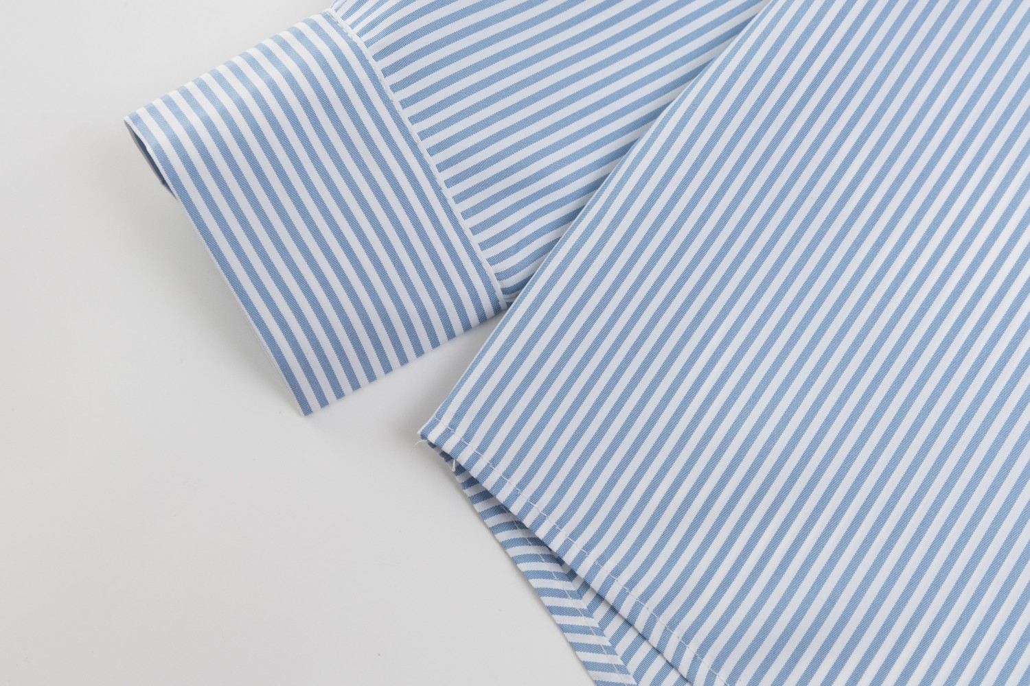 Calvin Klein Jeans CK Logo Embroidered Relaxed Shirt – Top Summer Version - 图片 8