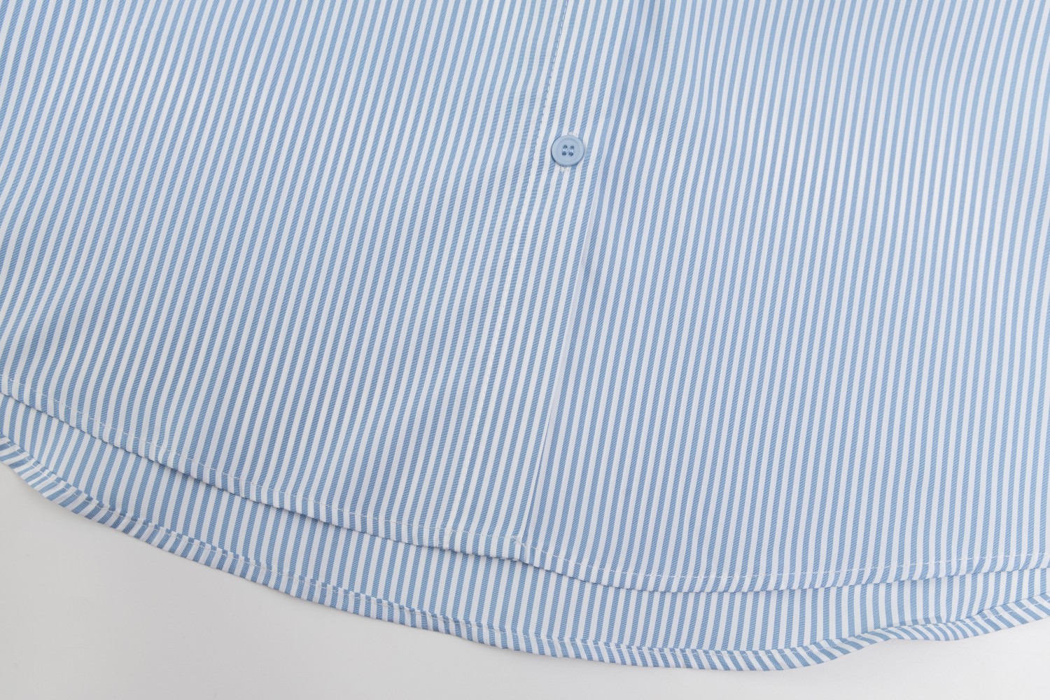 Calvin Klein Jeans CK Logo Embroidered Relaxed Shirt – Top Summer Version - 图片 7