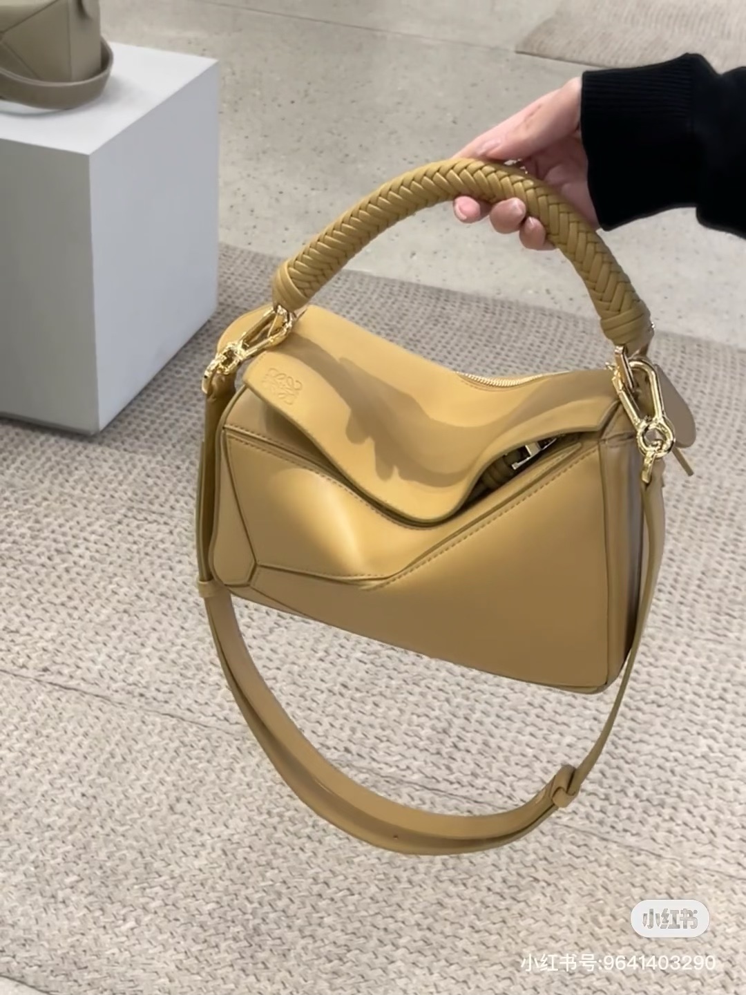 NO:193850,Colors that are easy to match all year round Desert yellow is super versatile ~ Puzzle Edge weaving, Dolce & Gabbana19860909一年四季都好搭配的颜色 沙漠黄超级百搭～,Puzzle Edge 编织,Dolce&Gabbana,Bag