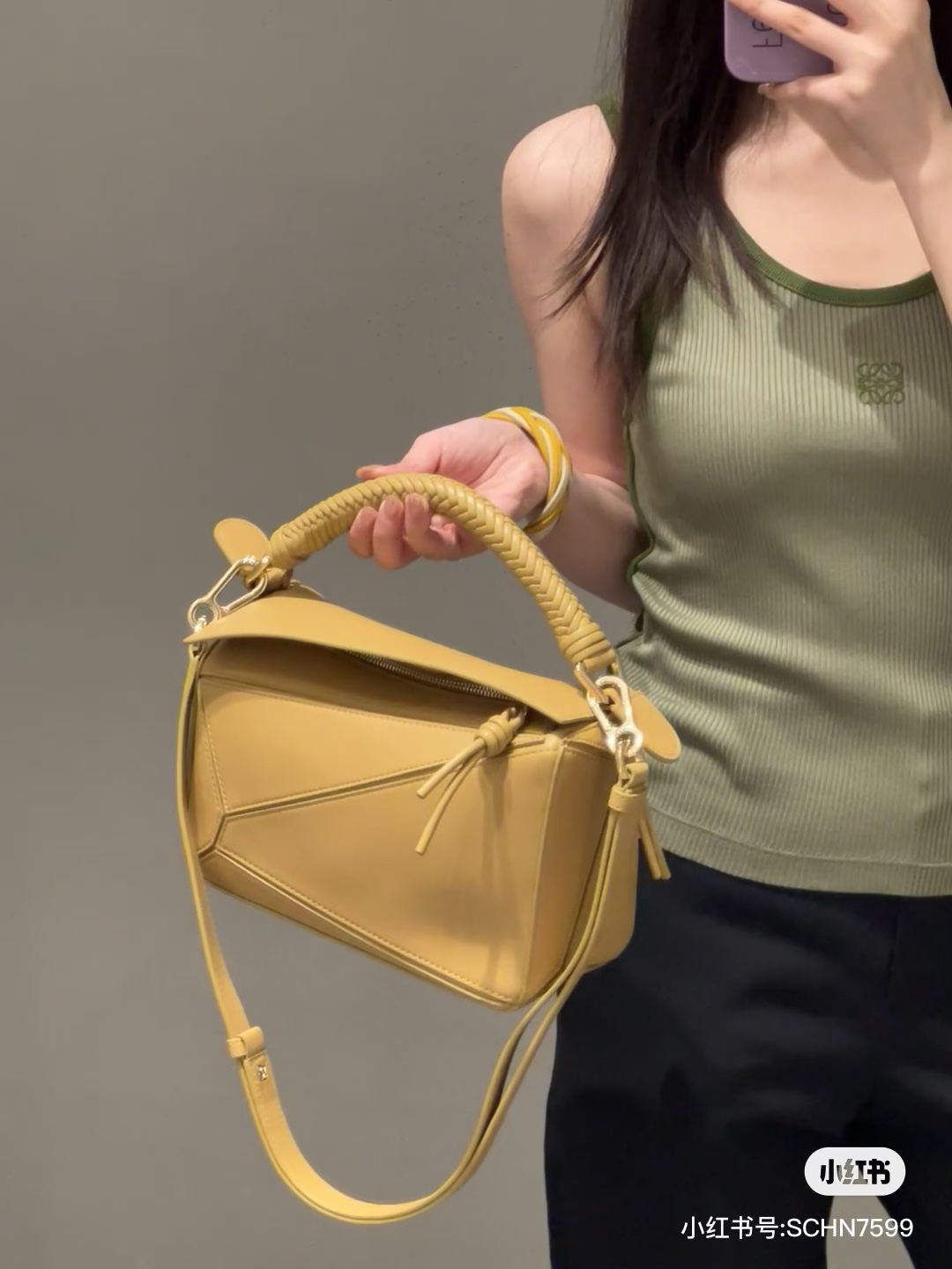 NO:193842,New style braided hand-rolled gentle desert color. It is a goddess of temperament with braided hand-rolled hand-rolled hand-rolled~, Puzzle Edge braided, Dolce & Gabbana19860909新款编手捥 温柔沙漠色 搭配编手捥简直就是气质女神～,Puzzle Edge 编织,Dolce&Gabbana,Bag