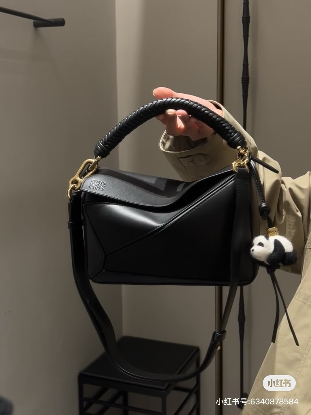 NO:193858,New knitted hand-rolled uzzle black versatile never out of date~ Puzzle Edge knitted, Dolce & Gabbana19860909新款编织手捥uzzle 黑色百搭永不过时～,Puzzle Edge 编织,Dolce&Gabbana,Bag