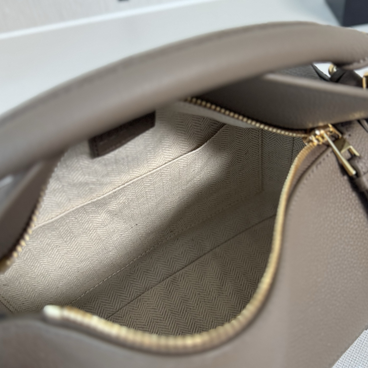 L⊚℮w℮🌟新版本🆕 小号柔软粒面牛皮革Puzzle Edge手袋𝑳家🆕推出的首次亮相手提包*长方体形状