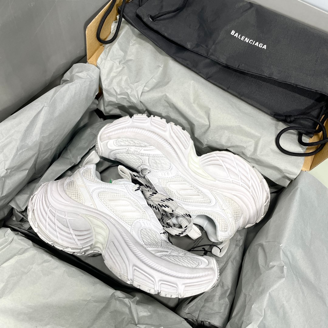 💰460 （顶级莞货）
配专柜包装
巴黎6xl老爹鞋， 全部采用原档案原楦数据开发 内嵌原装全掌Ev鞋垫 外搭松紧带设计感十足 原底部组合防滑橡胶大底❗
尺码：35-46