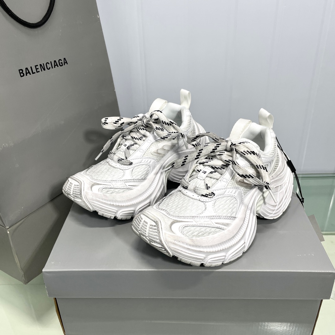 💰460 （顶级莞货）
配专柜包装
巴黎6xl老爹鞋， 全部采用原档案原楦数据开发 内嵌原装全掌Ev鞋垫 外搭松紧带设计感十足 原底部组合防滑橡胶大底❗
尺码：35-46