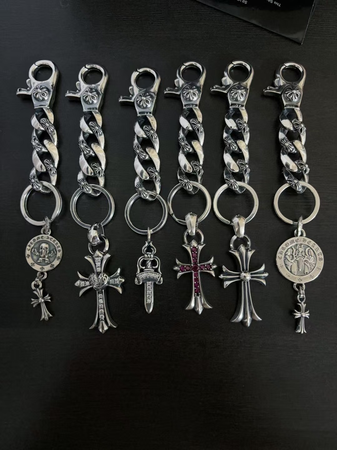 NO:109538,New [Counter Quality] Chrome Hearts Croxin Classic retro keychain Hexagram pendant Different pattern design styles with concave and convex shapes present a unique style Cross Scout flower is Croxin's ambition, so it lasts for a long time. The authentic version of Chrome Hearts Croxin necklace is different from the market ordinary light version. The quality is matched to the version and the details of the print. The degree of retro old gray oxygen. Seiko version!  !  !  Pure handmade ~ Authentic model opening must-have fashion and fashion, both men and women can wear it, same style for couples, original official website, rock punk style silver style, retro elements, trendy and versatile!  , jewelry boutique, chrome hearts, chrome hearts, necklace, keychain19860909新款【专柜品质】Chrome Hearts克罗心 经典复古钥匙扣 六芒星吊坠 凹凸造型不同的花纹设计风格 呈现出与众不同 十字架 童军花是克罗心的志 所以更经久不衰 正品打版Chrome Hearts克罗心项链区别市场普通轻版 对版对标品质 看字印细节 复古做旧灰氧程度.精工版本！！！ 纯手工打造 ～正品开模潮流时尚必备 男女均可佩戴 情侣同款 官网原版 摇滚朋克泰银风格 复古元素 潮流百搭！,饰品精品,chrome hearts,chrome hearts,necklace,keychain,Jewelry