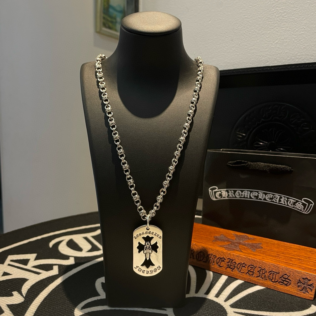 NO:109791,TikTok/Kuaishou/ins/Xiaohongshu/Live Hot, New [Counter Quality] Chrome Hearts Croxin Cross Flower Ball Necklace, Square Cross Pendant, Concave and Convex and Convex Scout Flowers present unique to others Cross Scout Flowers are Croxin's ambitions, so they last longer. Genuine version of Chrome Hearts Croxin, different market light version, benchmark quality, look at the details of the letter printing, retro old gray oxygen level. Seiko version!  !  !  Pure handmade ~ Authentic model opening must-have fashion and fashion, both men and women can wear it, same style for couples, original official website, rock punk style silver style, retro elements, trendy and versatile!  , jewelry boutique, chrome hearts, chrome hearts, necklace19860909批 抖音/快手/ins/小红书/直播热门 ,新款【专柜品质】Chrome Hearts克罗心十字花球项链 ,方牌十字架吊坠,凹凸造型不同的花纹设计风格 呈现出与众不同 十字架 童军花是克罗心的志 所以更经久不衰 正品打版Chrome Hearts克罗心 区别市场普通轻版 对版对标品质 看字印细节 复古做旧灰氧程度.精工版本！！！ 纯手工打造 ～正品开模潮流时尚必备 男女均可佩戴 情侣同款 官网原版 摇滚朋克泰银风格 复古元素 潮流百搭！,饰品精品,chrome hearts,chrome hearts,necklace,Jewelry