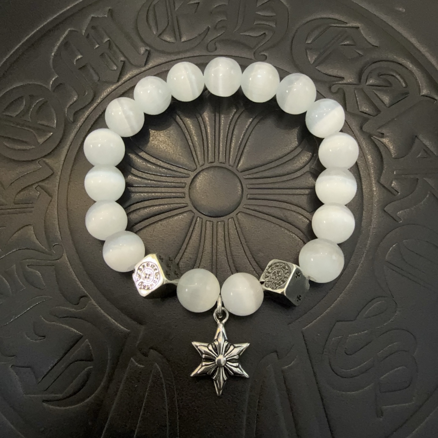 NO:110048,New [Counter Quality] Chrome Hearts Croxin Classic retro multi-element dice bracelet bracelet, different pattern design styles with different concave and convex shapes present a unique style. Cross Scout flowers are Croxin's ambitions, so they last longer. Genuine version of Chrome Hearts Croxin, differentiated from the market, benchmarked on the quality of the version, looked at the details of the letter printing, the degree of retro old gray oxygen. Seiko version!  !  !  Pure handmade ~ Authentic model opening must-have fashion and fashion, both men and women can wear it, same style for couples, original official website, rock punk style silver style, retro elements, trendy and versatile!  , jewelry boutique, chrome hearts, chrome hearts, bracelet19860909新款【专柜品质】Chrome Hearts克罗心 经典复古多元素骰子手链手串,凹凸造型不同的花纹设计风格 呈现出与众不同 十字架 童军花是克罗心的志 所以更经久不衰 正品打版Chrome Hearts克罗心 区别市场普通轻版 对版对标品质 看字印细节 复古做旧灰氧程度.精工版本！！！ 纯手工打造 ～正品开模潮流时尚必备 男女均可佩戴 情侣同款 官网原版 摇滚朋克泰银风格 复古元素 潮流百搭！,饰品精品,chrome hearts,chrome hearts,bracelet,Jewelry