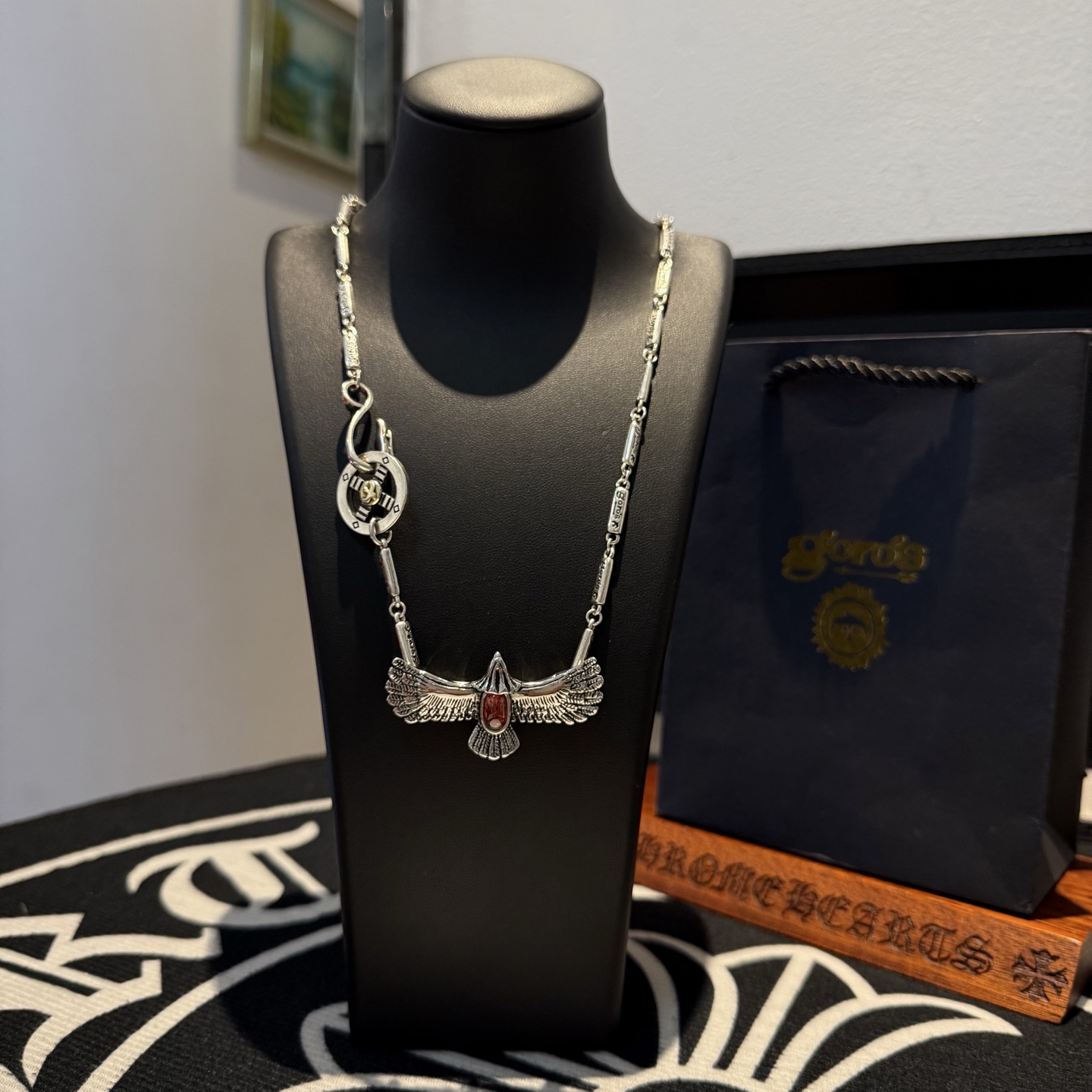 NO:110059,[New Products are on the Shelves] Goro Takahashi Goro Eagle Necklace Top Version, Accept Exclusive Shooting, Focus on the High-end Market, Absolutely Different from the Ordinary Version!  The details of the picture product are consistent with ZP!  Original production process, precision quality, purely handmade, authentic model opening, fashion essentials, both men and women can wear, same couple style, rock punk silver style, retro elements, trendy and versatile, same style on the official website, fine jewelry, necklace19860909【新品上架】Goro’s高桥吾郎老鹰项链 顶级版本 认准独家拍摄 主攻高端市场 绝对区别普通版本！图片产品细节与ZP一致！原版制作工艺 精工品质 纯手工打造 ～正品开模潮流时尚必备 男女均可佩戴 情侣款同款 摇滚朋克泰银风格 复古元素 潮流百搭 官网同款,饰品精品,necklace,Jewelry