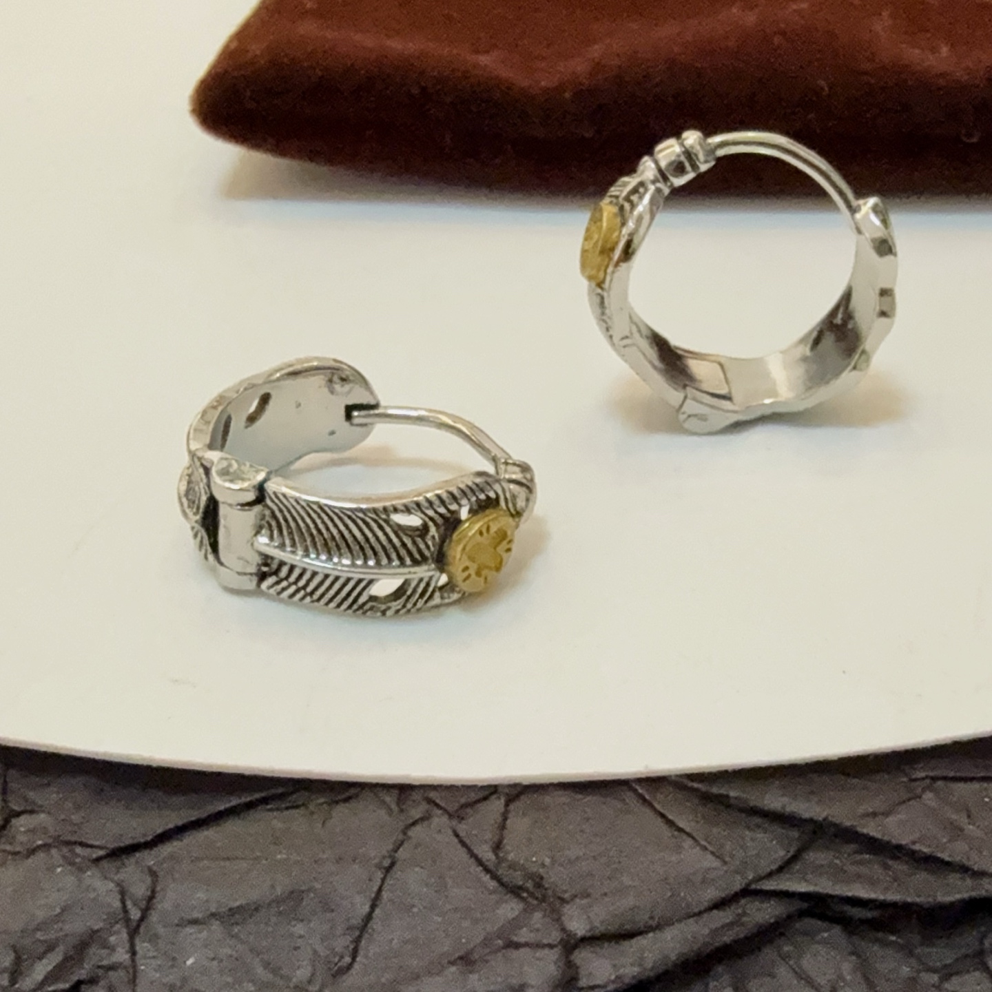 “Goro’s High Bridge: Handmade Golden Ear Nail, Unisex Design with Z Photo Details” - 图片 3