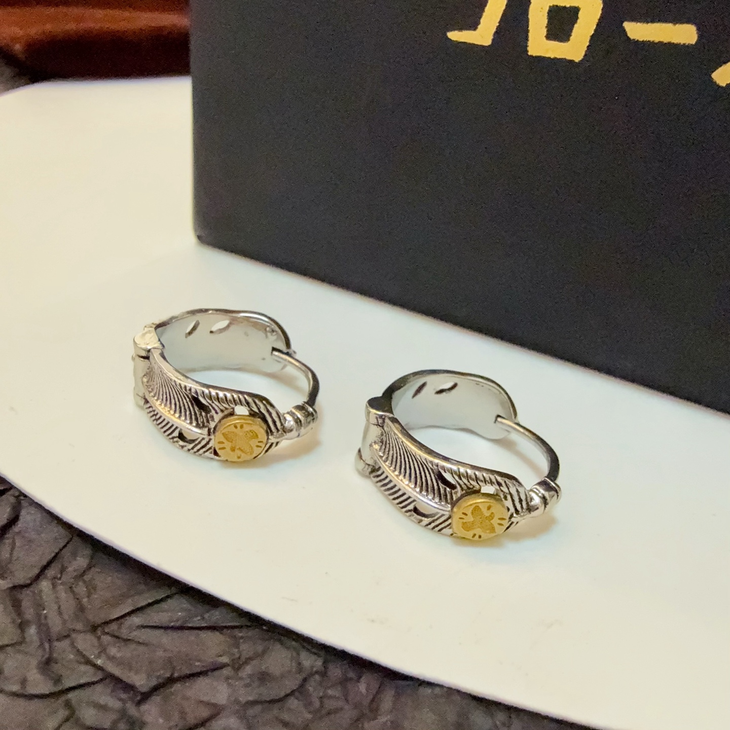 “Goro’s High Bridge: Handmade Golden Ear Nail, Unisex Design with Z Photo Details” - 图片 2