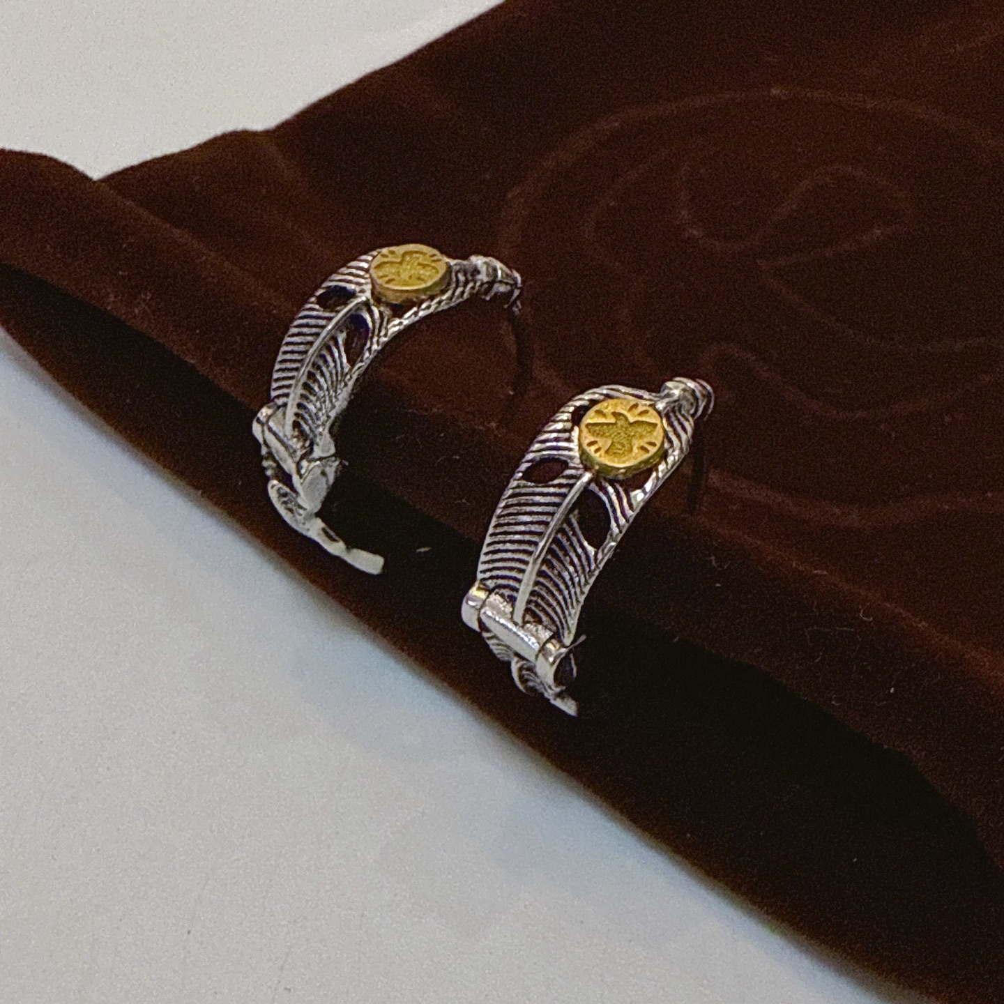 “Goro’s High Bridge: Handmade Golden Ear Nail, Unisex Design with Z Photo Details” - 图片 4