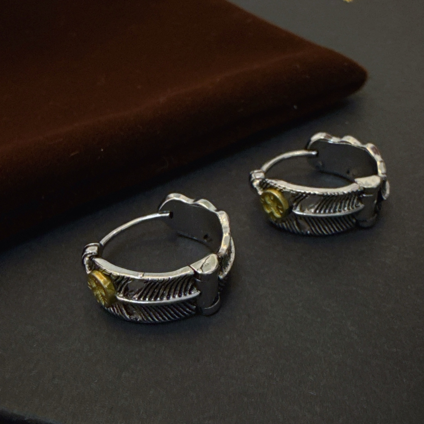 “Goro’s High Bridge: Handmade Golden Ear Nail, Unisex Design with Z Photo Details” - 图片 7