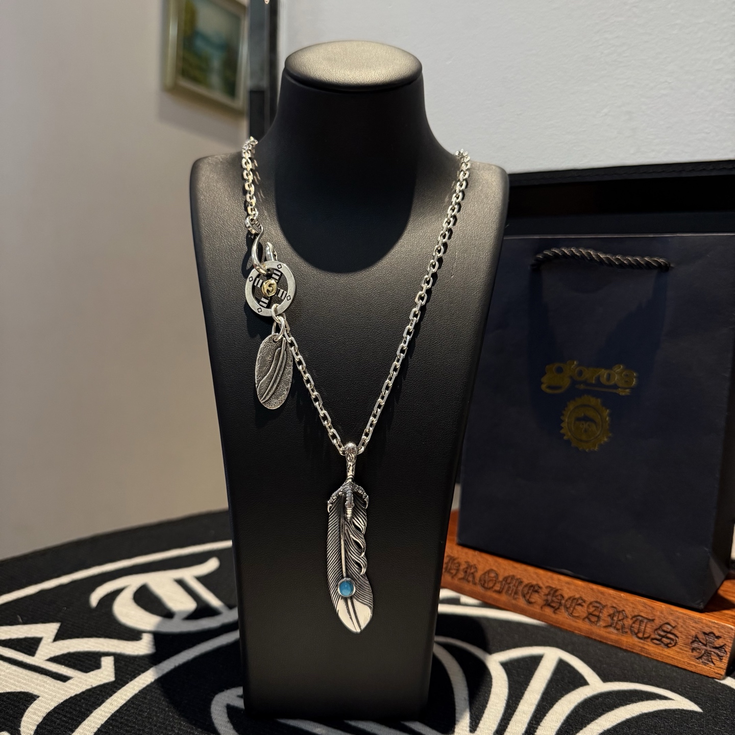 NO:110068,[New Products are on the Shelves] Goro Takahashi Goro Eagle Claw Feather Necklace Top Version Determined to be exclusively shot, focusing on the high-end market, absolutely different from the ordinary version!  The details of the picture product are consistent with ZP!  Original production process, precision quality, purely handmade, authentic model opening, fashion essentials, both men and women can wear, same couple style, rock punk silver style, retro elements, trendy and versatile, same style on the official website, fine jewelry, necklace19860909【新品上架】Goro’s高桥吾郎鹰爪羽毛项链 顶级版本 认准独家拍摄 主攻高端市场 绝对区别普通版本！图片产品细节与ZP一致！原版制作工艺 精工品质 纯手工打造 ～正品开模潮流时尚必备 男女均可佩戴 情侣款同款 摇滚朋克泰银风格 复古元素 潮流百搭 官网同款,饰品精品,necklace,Jewelry