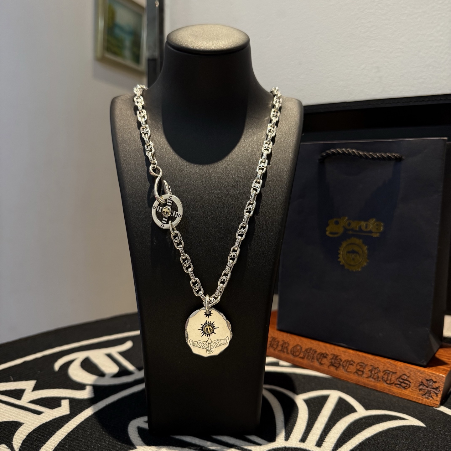 NO:110052,[New Products are on the Shelves] Goro Takahashi Goro's Gold and Silver Cake Necklace Top Version, Accept Exclusive Shooting, Focus on the High-end Market, Absolutely Different from the Ordinary Version!  The details of the picture product are consistent with ZP!  Original production process, precision quality, purely handmade, authentic model opening, fashion essentials, both men and women can wear, same couple style, rock punk silver style, retro elements, trendy and versatile, same style on the official website, fine jewelry, necklace19860909【新品上架】Goro’s高桥吾郎点金银饼项链 顶级版本 认准独家拍摄 主攻高端市场 绝对区别普通版本！图片产品细节与ZP一致！原版制作工艺 精工品质 纯手工打造 ～正品开模潮流时尚必备 男女均可佩戴 情侣款同款 摇滚朋克泰银风格 复古元素 潮流百搭 官网同款,饰品精品,necklace,Jewelry