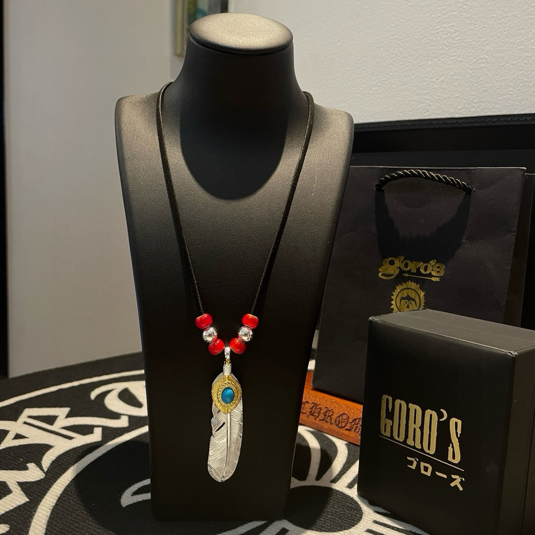 NO:110073,[New Products are on the Shelves] Goro’s Takahashi Goro’s pineapple feather pendant, classic deer leather rope red glazed necklace, top version, recognized exclusive shot, focusing on the high-end market, Kuaishou/ins/Xiaohongshu popular models, absolutely different from ordinary versions!  The details of the picture product are consistent with ZP!  Original production process, precision quality, purely handmade, authentic model opening, fashion essentials, both men and women can wear, same couple style, rock punk silver style, retro elements, trendy and versatile, same style on the official website, fine jewelry, necklace19860909批【新品上架】Goro’s高桥吾郎松石羽毛吊坠,经典鹿皮绳红琉璃项链,顶级版本,认准独家拍摄,主攻高端市场 ,快手/ins/小红书热门款,绝对区别普通版本！图片产品细节与ZP一致！原版制作工艺 精工品质 纯手工打造 ～正品开模潮流时尚必备 男女均可佩戴 情侣款同款 摇滚朋克泰银风格 复古元素 潮流百搭 官网同款,饰品精品,necklace,Jewelry
