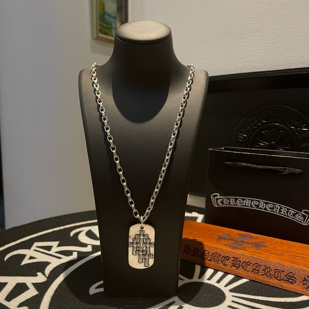 NO:110297,New [Counter Quality] Chrome Hearts Croxin Classic Retro Cross Necklace Square Cross Pendant Different Concave and Convex and Convex Design Styles Presenting Different Cross Scout Flowers are Croxin's ambitions, so they last longer. Genuine version of Chrome Hearts Croxin Difference to the market ordinary light version, benchmarking the quality of the version, looking at the details of the letter printing, retro old gray oxygen level. Seiko version!  !  !  Pure handmade ~ Authentic model opening must-have fashion and fashion, both men and women can wear it, same style for couples, original official website, rock punk style silver style, retro elements, trendy and versatile!  , jewelry boutique, chrome hearts, chrome hearts, necklace19860909新款【专柜品质】Chrome Hearts克罗心经典复古十字架项链 方牌十字架吊坠 凹凸造型不同的花纹设计风格 呈现出与众不同 十字架 童军花是克罗心的志 所以更经久不衰 正品打版Chrome Hearts克罗心 区别市场普通轻版 对版对标品质 看字印细节 复古做旧灰氧程度.精工版本！！！ 纯手工打造 ～正品开模潮流时尚必备 男女均可佩戴 情侣同款 官网原版 摇滚朋克泰银风格 复古元素 潮流百搭！,饰品精品,chrome hearts,chrome hearts,necklace,Jewelry