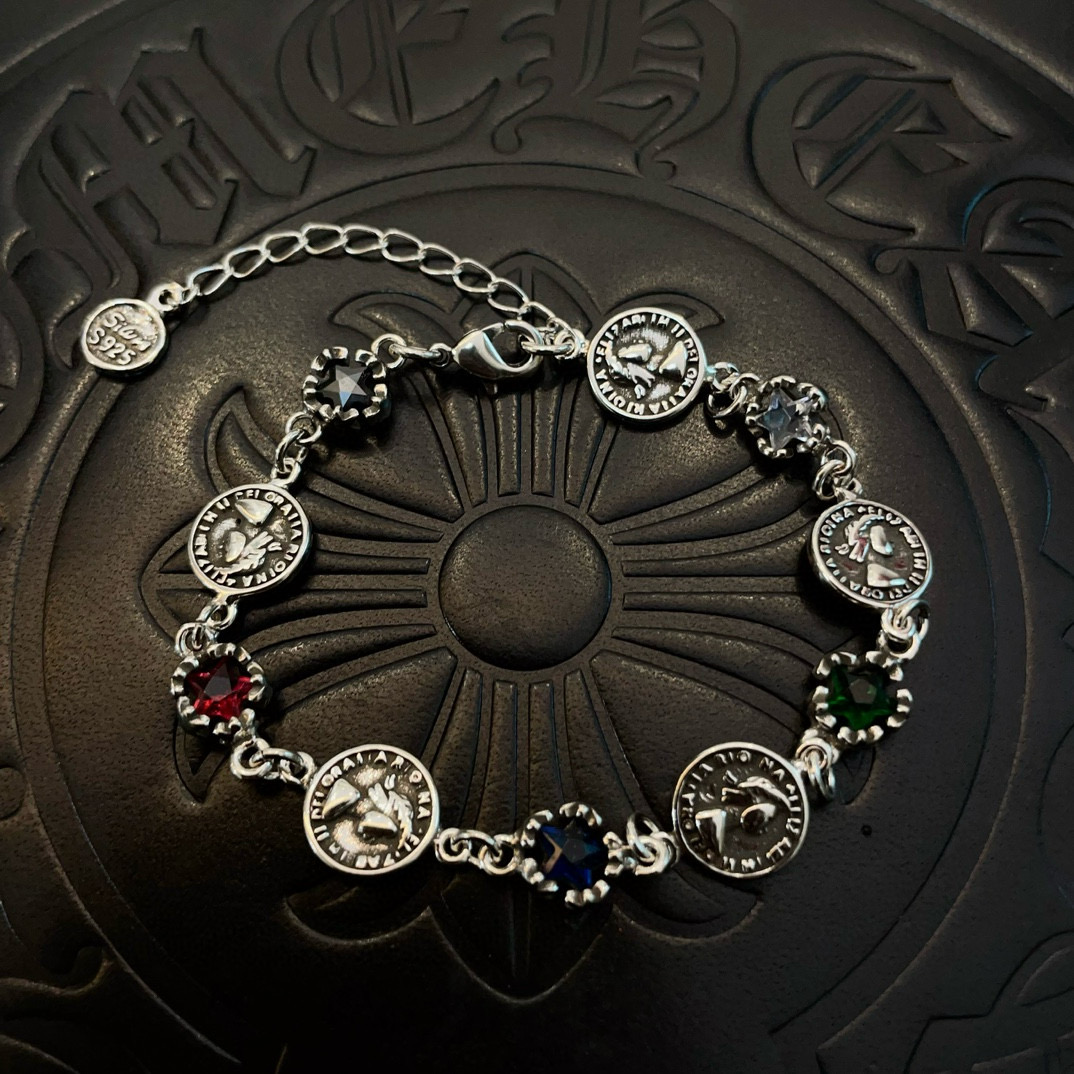 NO:110322,[Counter Quality] Chrome Hearts Croxin retro bracelet, different pattern design styles with concave and convex shapes, presenting unique cross. Scout flowers are Croxin's ambitions, so they last longer. Genuine version of Chrome Hearts Croxin, differentiating the market ordinary light version, matching the quality, looking at the details of the letter printing, retro, old gray oxygen level. Seiko version!  !  !  , jewelry boutique, chrome hearts, chrome hearts, bracelet19860909批【专柜品质】Chrome Hearts克罗心复古手链 ,凹凸造型不同的花纹设计风格 呈现出与众不同 十字架 童军花是克罗心的志 所以更经久不衰 正品打版Chrome Hearts克罗心 区别市场普通轻版 对版对标品质 看字印细节 复古做旧灰氧程度.精工版本！！！,饰品精品,chrome hearts,chrome hearts,bracelet,Jewelry