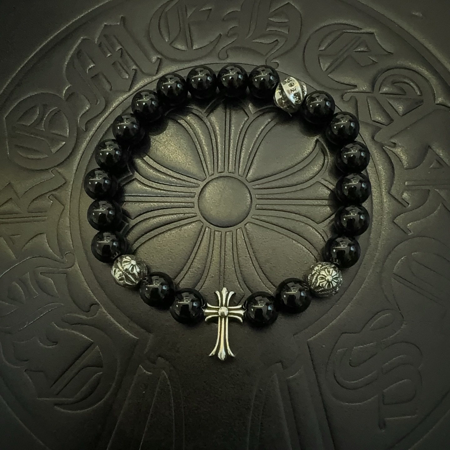 NO:110303,Batch New Model [Counter Quality] Chrome Hearts Croxin Classic multi-element bracelet, Xiaohongshu Hot Model, different concave and convex and concave design styles present unique. Cross Scout Flower is Croxin's logo, so it lasts for a long time. Genuine version of Chrome Hearts Croxin, different from the market, benchmark the quality of the version, look at the details of the letter printing, retro, old gray oxygen level. Seiko version!  , jewelry boutique, chrome hearts, chrome hearts, bracelet19860909批 新款【专柜品质】Chrome Hearts克罗心 经典多元素手串手链 ,小红书热款,凹凸造型不同的花纹设计风格呈现出与众不同 十字架童军花是克罗心的标志 所以更经久不衰 正品打版Chrome Hearts克罗心 区别市场普通轻版 对版对标品质 看字印细节 复古做旧灰氧程度.精工版本！,饰品精品,chrome hearts,chrome hearts,bracelet,Jewelry