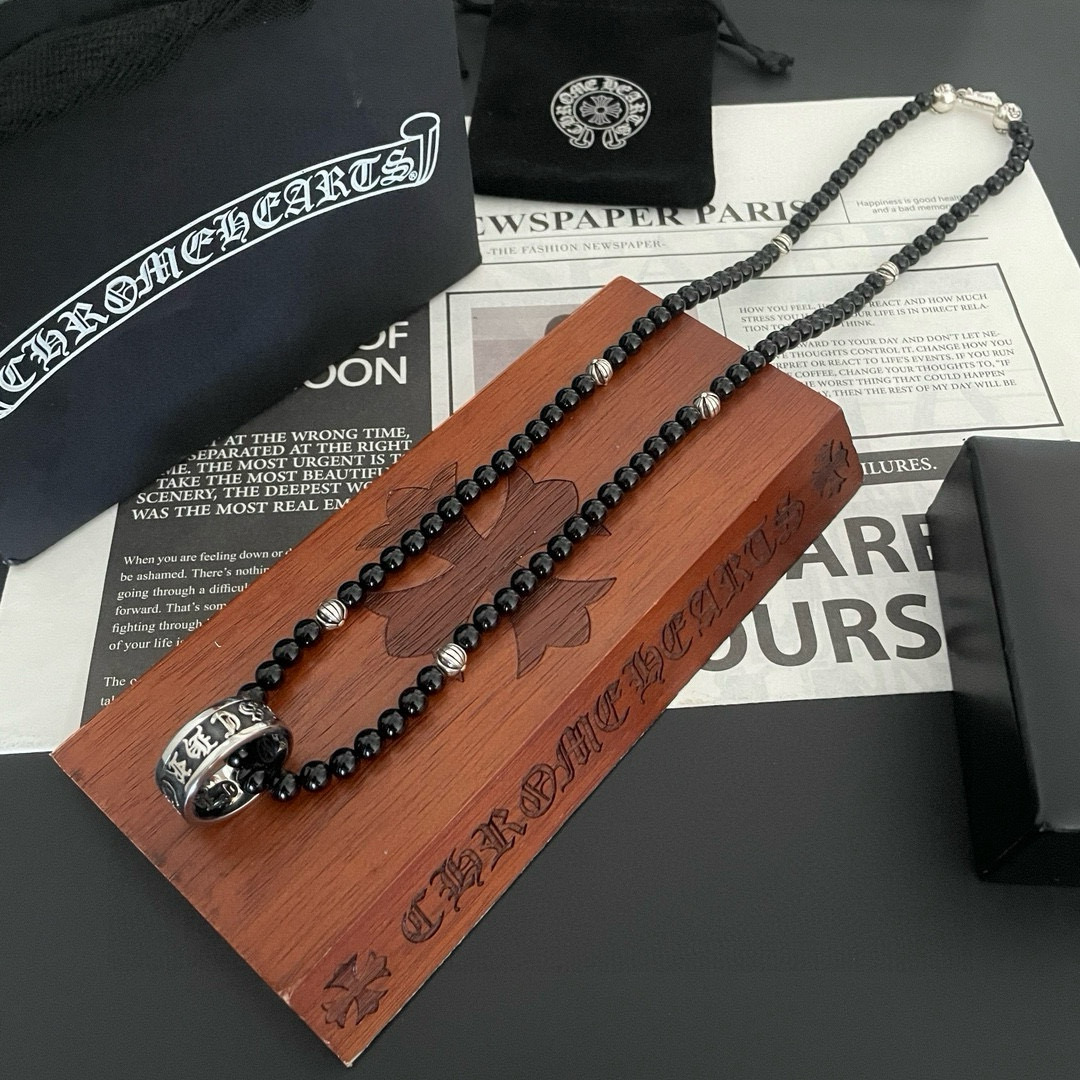 NO:110414,New [Counter Quality] Chrome Hearts Croxin Classic retro black agate multi-element necklace Classic retro Sanskrit ring pendant Different pattern design styles with concave and convex shapes present uniqueness Cross Scout flowers are Croxin's ambitions, so they last longer. Genuine version Chrome Hearts Croxin necklaces are the ordinary light version of the market. The quality is benchmarked against the quality of the text and print details. The degree of retro old gray oxygen. Seiko version!  !  !  Pure handmade ~ Authentic model opening must-have fashion and fashion, both men and women can wear it, same style for couples, original official website, rock punk style silver style, retro elements, trendy and versatile!  , jewelry boutique, chrome hearts, chrome hearts, necklace, ring19860909新款【专柜品质】Chrome Hearts克罗心 经典复古黑玛瑙多元素项链 经典复古梵文戒指吊坠 凹凸造型不同的花纹设计风格 呈现出与众不同 十字架 童军花是克罗心的志 所以更经久不衰 正品打版Chrome Hearts克罗心项链区别市场普通轻版 对版对标品质 看字印细节 复古做旧灰氧程度.精工版本！！！ 纯手工打造 ～正品开模潮流时尚必备 男女均可佩戴 情侣同款 官网原版 摇滚朋克泰银风格 复古元素 潮流百搭！,饰品精品,chrome hearts,chrome hearts,necklace,ring,Jewelry