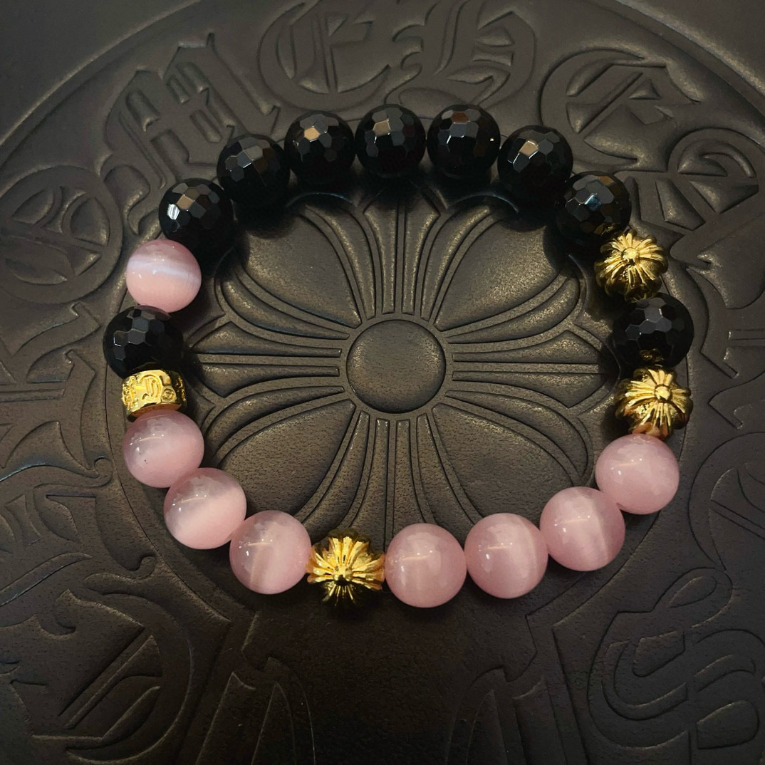 NO:110401,New [Counter Quality] Chrome Hearts Croxin Classic retro multi-element pink cat eye right color-block bracelet bracelet with different concave and convex and concave design styles present uniqueness Cross Scout flowers are Croxin's ambitions, so they last longer. Genuine version Chrome Hearts Croxin is different from the market ordinary light version, match the quality of the version, look at the details of the letter printing, retro old gray oxygen level. Seiko version!  !  !  Pure handmade ~ Authentic model opening must-have fashion and fashion, both men and women can wear it, same style for couples, original official website, rock punk style silver style, retro elements, trendy and versatile!  , jewelry boutique, chrome hearts, chrome hearts, bracelet19860909新款【专柜品质】Chrome Hearts克罗心 经典复古多元素粉色猫眼右拼色手链手串,凹凸造型不同的花纹设计风格 呈现出与众不同 十字架 童军花是克罗心的志 所以更经久不衰 正品打版Chrome Hearts克罗心 区别市场普通轻版 对版对标品质 看字印细节 复古做旧灰氧程度.精工版本！！！ 纯手工打造 ～正品开模潮流时尚必备 男女均可佩戴 情侣同款 官网原版 摇滚朋克泰银风格 复古元素 潮流百搭！,饰品精品,chrome hearts,chrome hearts,bracelet,Jewelry