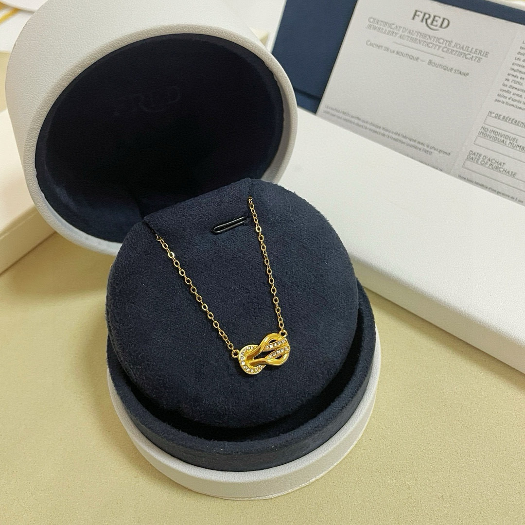 Elegante Collar Fred con Dije de Infinito Dorado y Diamantes