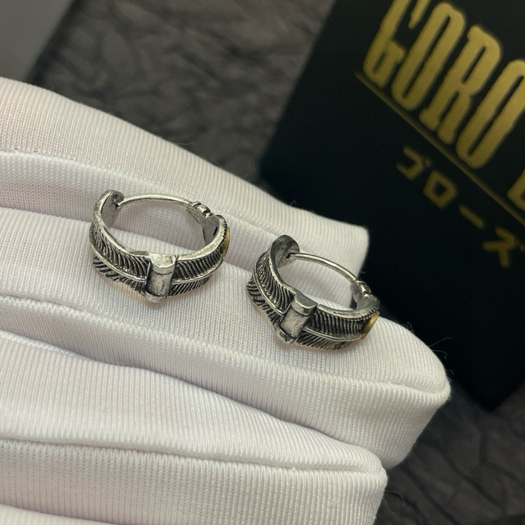 NO:110426,[New Products are on the Shelves] Goro Takahashi Goro Feather Earrings, Top Version, Accepted Exclusive Shooting, Focus on the High-end Market, Absolutely Different from the Ordinary Version!  The details of the picture product are consistent with ZP!  Original production process, precision quality, purely handmade, authentic model opening, fashion essentials, both men and women can wear, same couple style, rock punk silver style, retro elements, trendy and versatile, same style on the official website, fine jewelry, earrings19860909【新品上架】Goro’s高桥吾郎羽毛耳环,顶级版本 认准独家拍摄 主攻高端市场 绝对区别普通版本！图片产品细节与ZP一致！原版制作工艺 精工品质 纯手工打造 ～正品开模潮流时尚必备 男女均可佩戴 情侣款同款 摇滚朋克泰银风格 复古元素 潮流百搭 官网同款,饰品精品,earrings,Jewelry