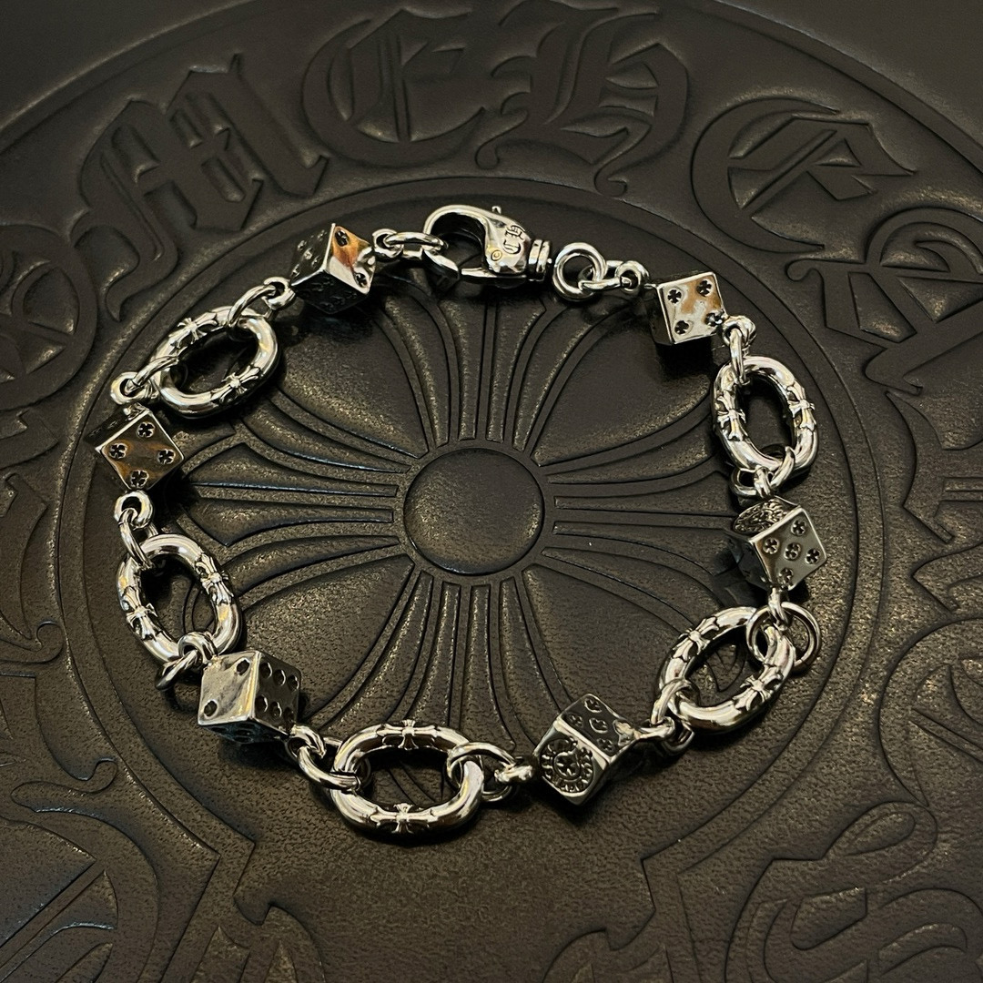 NO:110876,New [Counter Quality] Chrome Hearts Croxin Classic Retro Dice Bracelet with different concave and convex shapes, presenting unique styles. Cross Scout flowers are Croxin's ambitions, so they last longer. Genuine version of Chrome Hearts Croxin, differentiating the market ordinary light version, matching the quality, looking at the details of the letter printing, retro and old gray oxygen level. Seiko version!  !  !  Pure handmade ~ Authentic model opening must-have fashion and fashion, both men and women can wear it, same style for couples, original official website, rock punk style silver style, retro elements, trendy and versatile!  , jewelry boutique, chrome hearts, chrome hearts, bracelet19860909新款【专柜品质】Chrome Hearts克罗心经典复古骰子手链 凹凸造型不同的花纹设计风格 呈现出与众不同 十字架 童军花是克罗心的志 所以更经久不衰 正品打版Chrome Hearts克罗心 区别市场普通轻版 对版对标品质 看字印细节 复古做旧灰氧程度.精工版本！！！ 纯手工打造 ～正品开模潮流时尚必备 男女均可佩戴 情侣同款 官网原版 摇滚朋克泰银风格 复古元素 潮流百搭！,饰品精品,chrome hearts,chrome hearts,bracelet,Jewelry