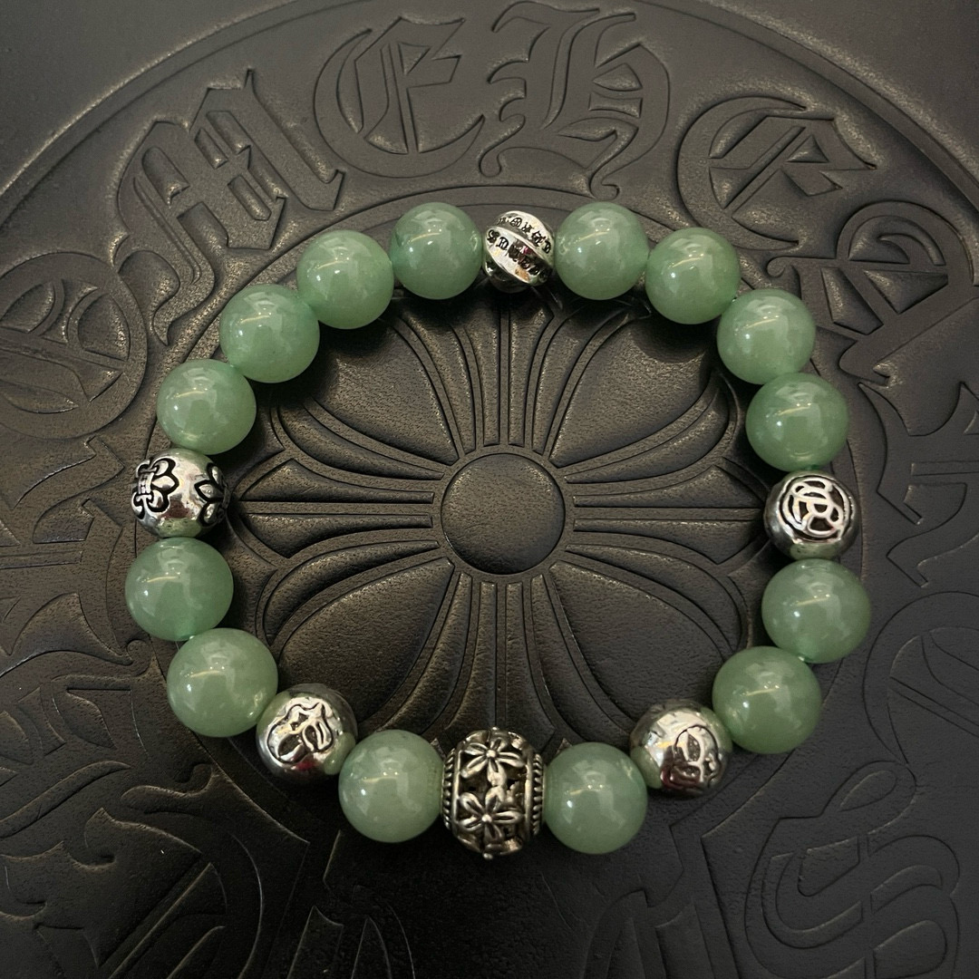 NO:110894,New [Counter Quality] Chrome Hearts Croxin Classic retro multi-element bracelet, bracelet, different pattern design styles with concave and convex shapes, presenting uniqueness. Cross Scout flowers are Croxin's ambitions, so they last longer. Genuine version of Chrome Hearts Croxin, differentiating the market's ordinary light version, matching the quality, looking at the details of the letter printing, retro old gray oxygen level. Seiko version!  !  !  Pure handmade ~ Authentic model opening must-have fashion and fashion, both men and women can wear it, same style for couples, original official website, rock punk style silver style, retro elements, trendy and versatile!  , jewelry boutique, chrome hearts, chrome hearts, bracelet19860909新款【专柜品质】Chrome Hearts克罗心 经典复古多元素手链 手串,凹凸造型不同的花纹设计风格 呈现出与众不同 十字架 童军花是克罗心的志 所以更经久不衰 正品打版Chrome Hearts克罗心 区别市场普通轻版 对版对标品质 看字印细节 复古做旧灰氧程度.精工版本！！！ 纯手工打造 ～正品开模潮流时尚必备 男女均可佩戴 情侣同款 官网原版 摇滚朋克泰银风格 复古元素 潮流百搭！,饰品精品,chrome hearts,chrome hearts,bracelet,Jewelry