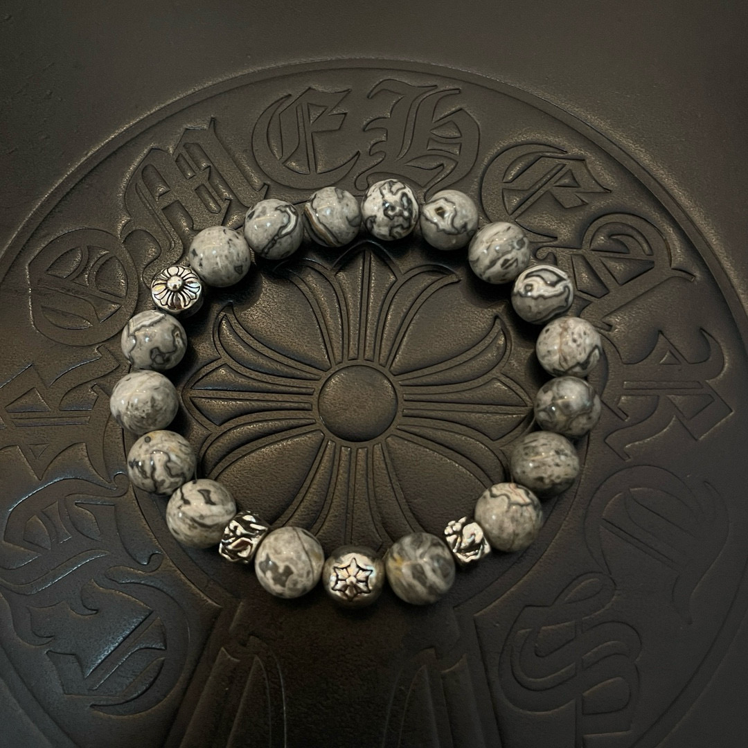 NO:110879,Batch New [Counter Quality] Chrome Hearts Croxin Classic retro multi-element Hawkeye bracelet, Kuaishou/ins/Little Red Book popular, different concave and convex and convex design styles present unique. Cross Scout flowers are Croxin's logo, so they last longer. Genuine version Chrome Hearts Croxin, different market light version, benchmark quality, look at the details of the letter printing, retro old gray oxygen level. Seiko version!  , jewelry boutique, chrome hearts, chrome hearts, bracelet19860909批 新款【专柜品质】Chrome Hearts克罗心 经典复古多元素鹰眼石手串手链 ,快手/ins/小红书热门,凹凸造型不同的花纹设计风格呈现出与众不同 十字架童军花是克罗心的标志 所以更经久不衰 正品打版Chrome Hearts克罗心 区别市场普通轻版 对版对标品质 看字印细节 复古做旧灰氧程度.精工版本！,饰品精品,chrome hearts,chrome hearts,bracelet,Jewelry