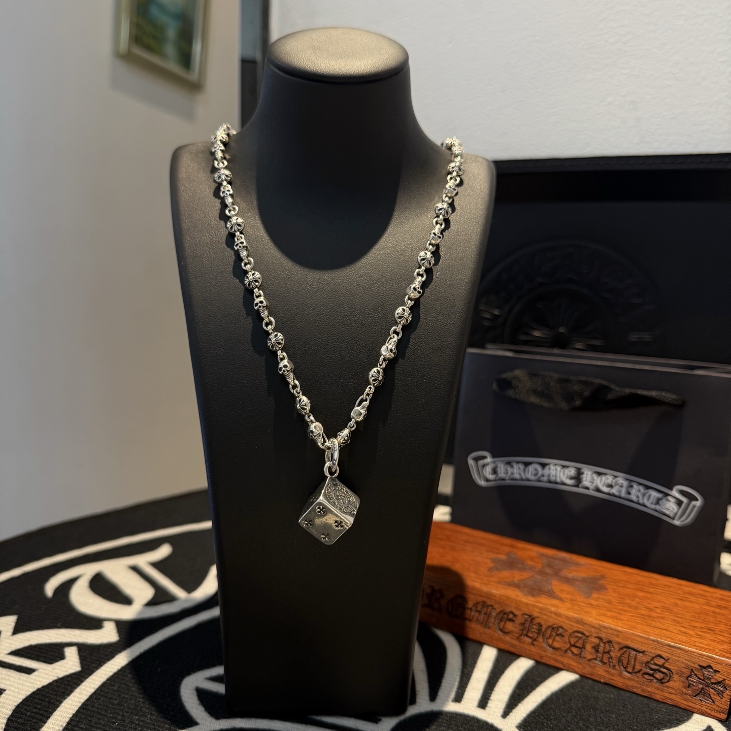 NO:110913,Batch New model [Counter Quality] Chrome Hearts Croxin Cross Skull Necklace Dice Pendant Different pattern design styles with concave and convex shapes present uniqueness Cross Scout flowers are Croxin's ambitions, so they last longer. Genuine version Chrome Hearts Croxin Difference to the market ordinary light version, match the quality of the version, look at the details of the letter printing, retro old gray oxygen level. Seiko version!  !  !  Pure handmade ~ Authentic model opening must-have fashion and fashion, both men and women can wear it, same style for couples, original official website, rock punk style silver style, retro elements, trendy and versatile!  , jewelry boutique, chrome hearts, chrome hearts, necklace19860909批 新款【专柜品质】Chrome Hearts克罗心 十字架骷髅头项链 骰子吊坠 凹凸造型不同的花纹设计风格 呈现出与众不同 十字架 童军花是克罗心的志 所以更经久不衰 正品打版Chrome Hearts克罗心 区别市场普通轻版 对版对标品质 看字印细节 复古做旧灰氧程度.精工版本！！！ 纯手工打造 ～正品开模潮流时尚必备 男女均可佩戴 情侣同款 官网原版 摇滚朋克泰银风格 复古元素 潮流百搭！,饰品精品,chrome hearts,chrome hearts,necklace,Jewelry